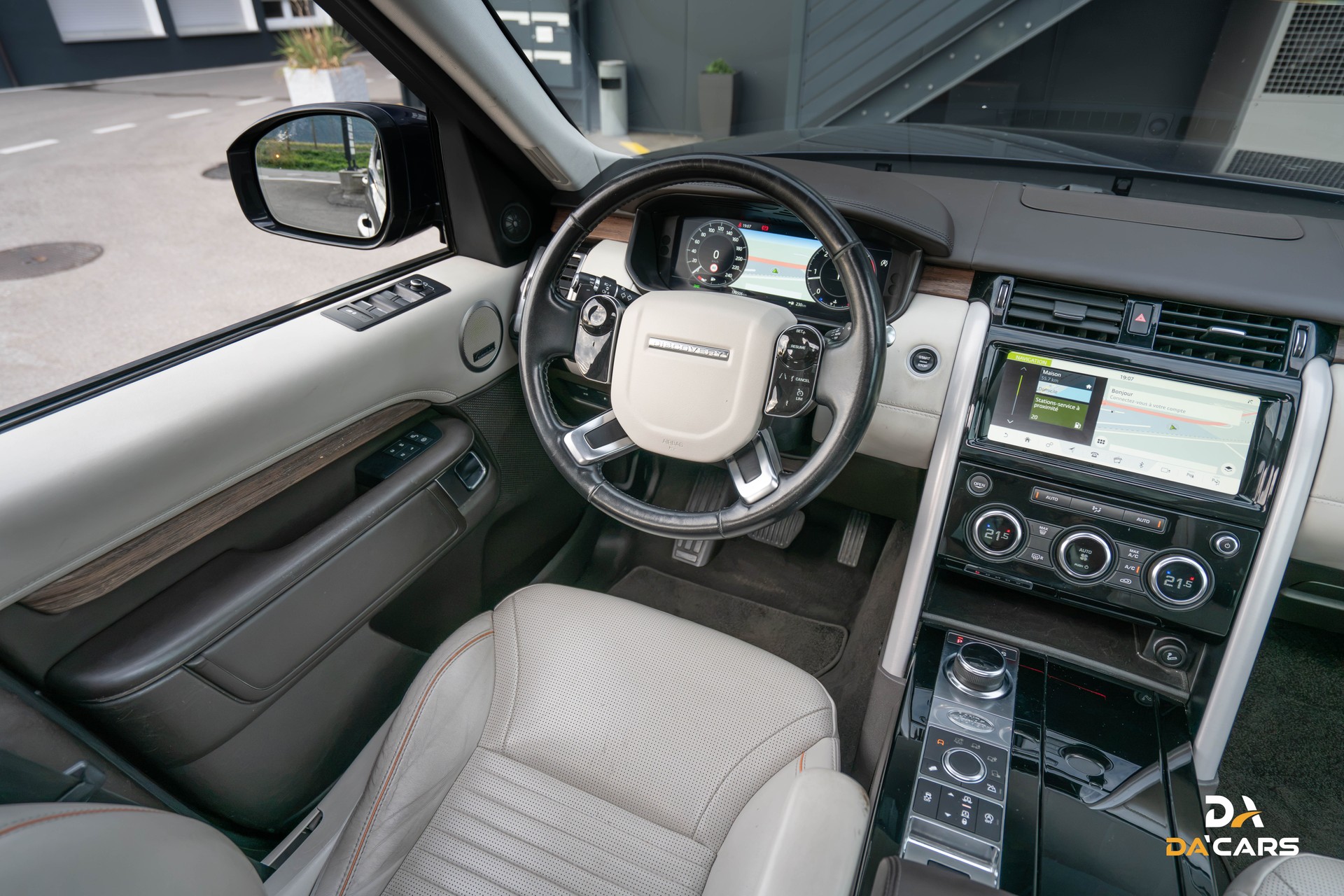 LAND ROVER Discovery 3.0 SDV6 HSE Luxury Automatic-image-12