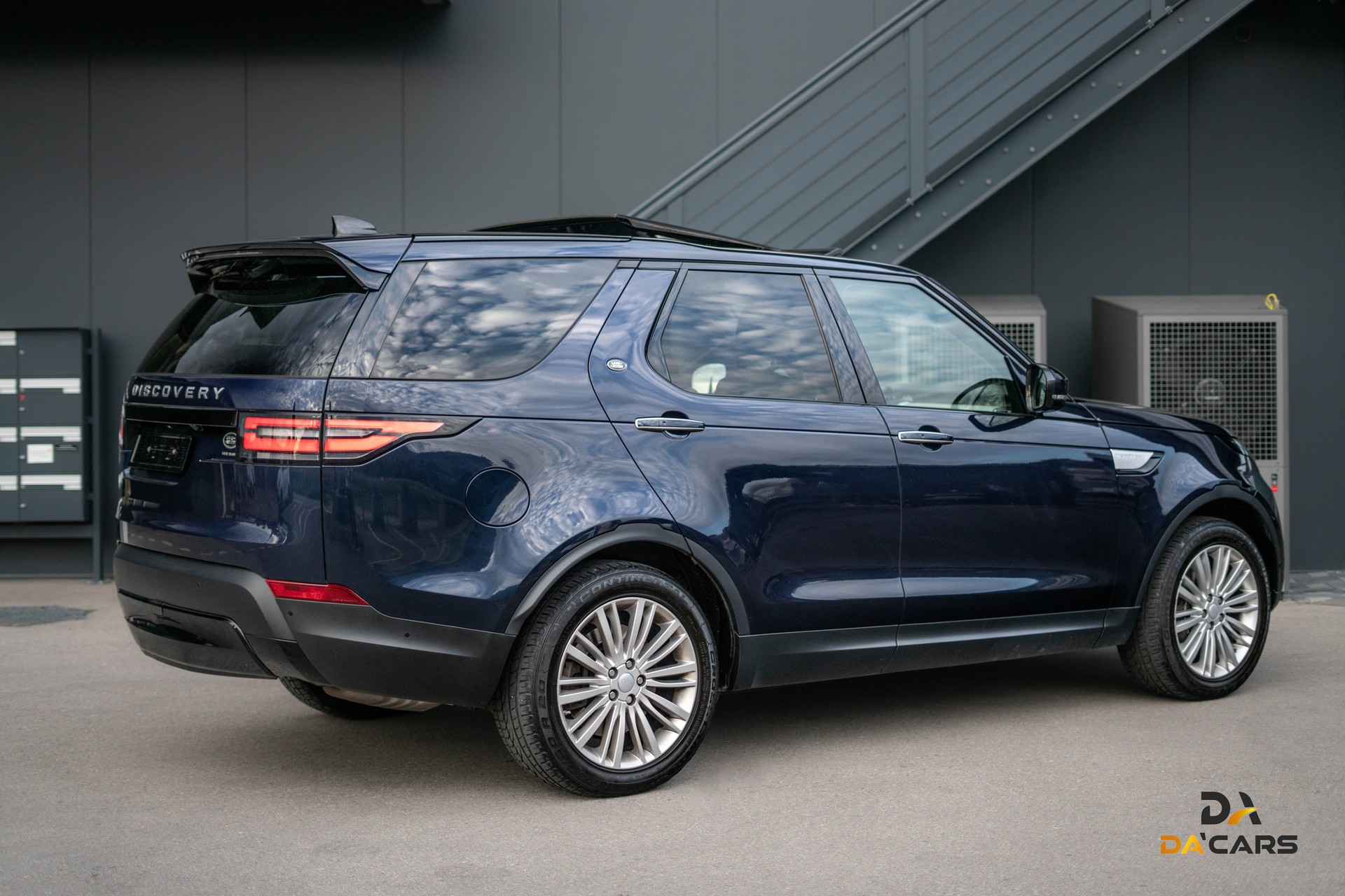 LAND ROVER Discovery 3.0 SDV6 HSE Luxury Automatic-showroom-element-3