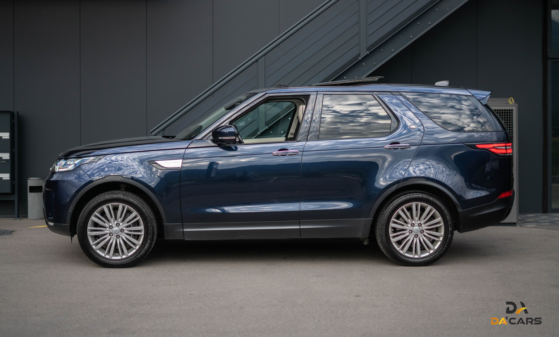 LAND ROVER Discovery 3.0 SDV6 HSE Luxury Automatic-showroom-element-2