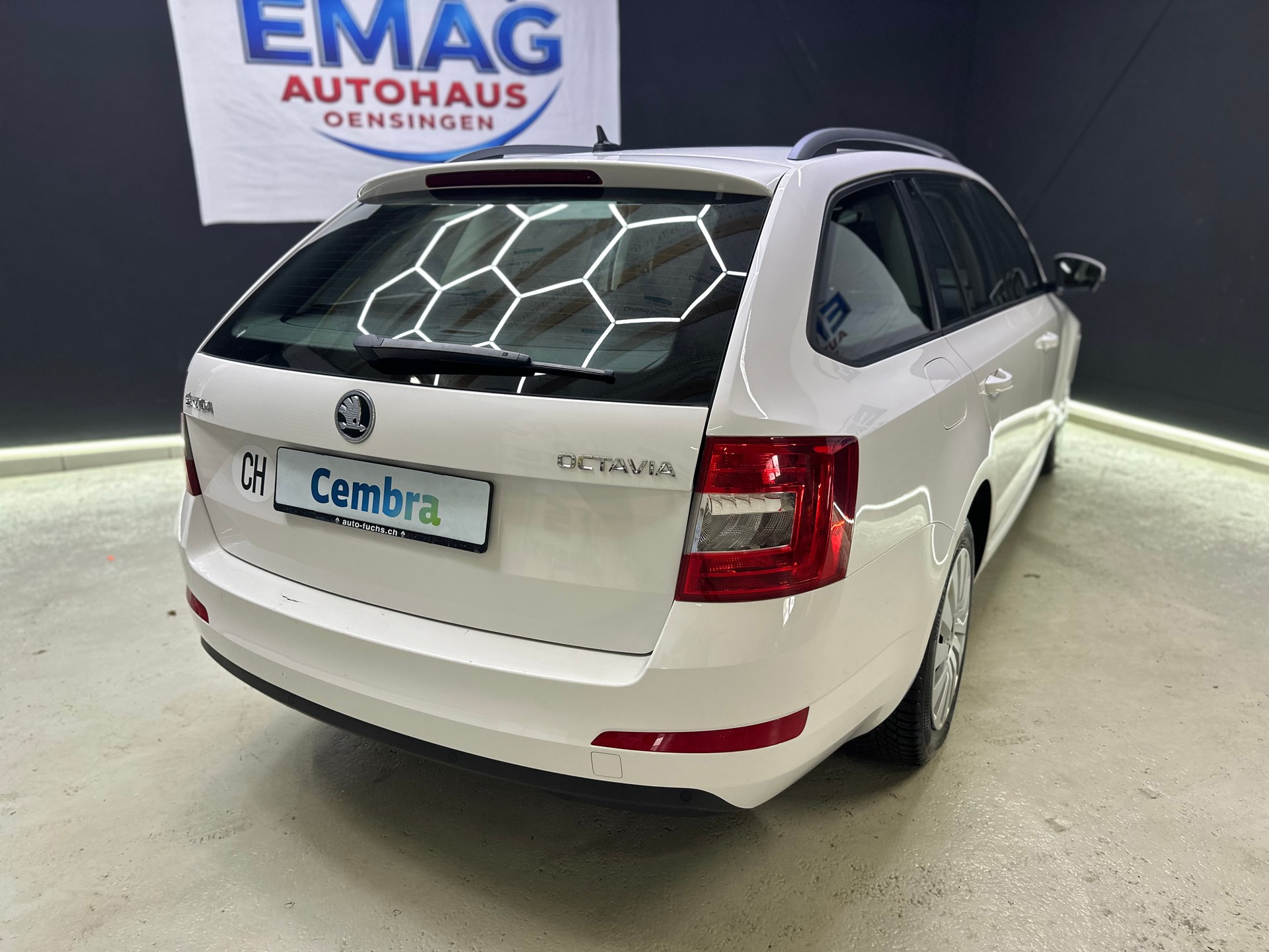 SKODA Octavia Combi 1.6 TDI Ambition DSG-image-5