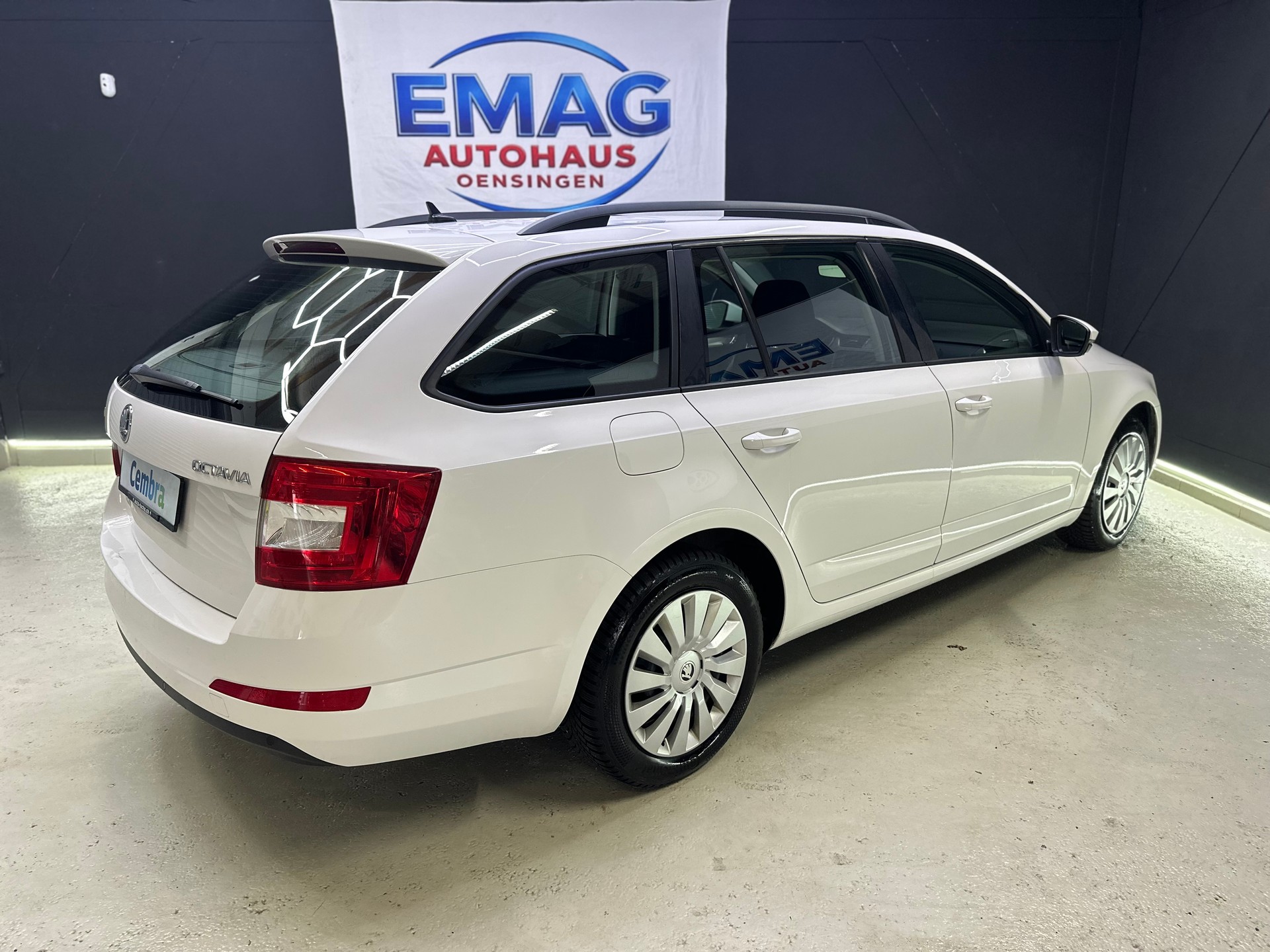 SKODA Octavia Combi 1.6 TDI Ambition DSG-image-6