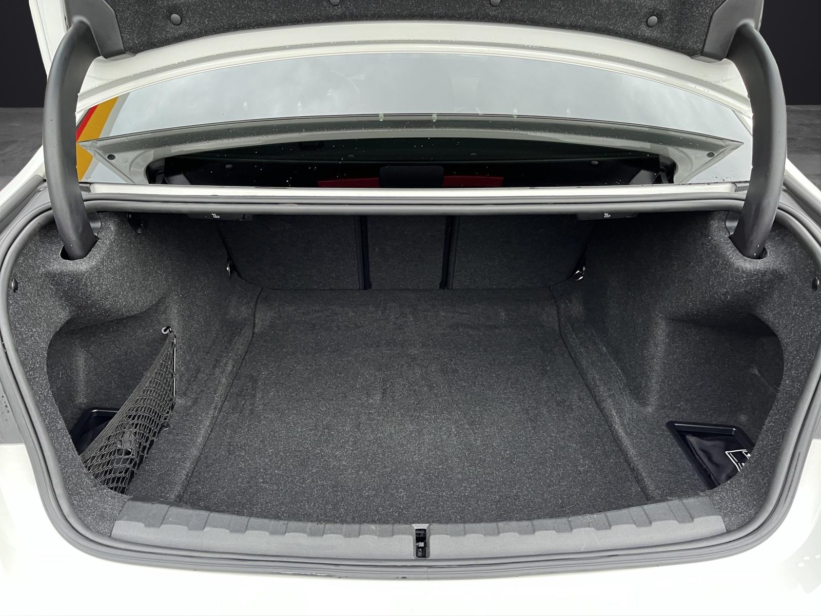 BMW 320d xDrive-image-9