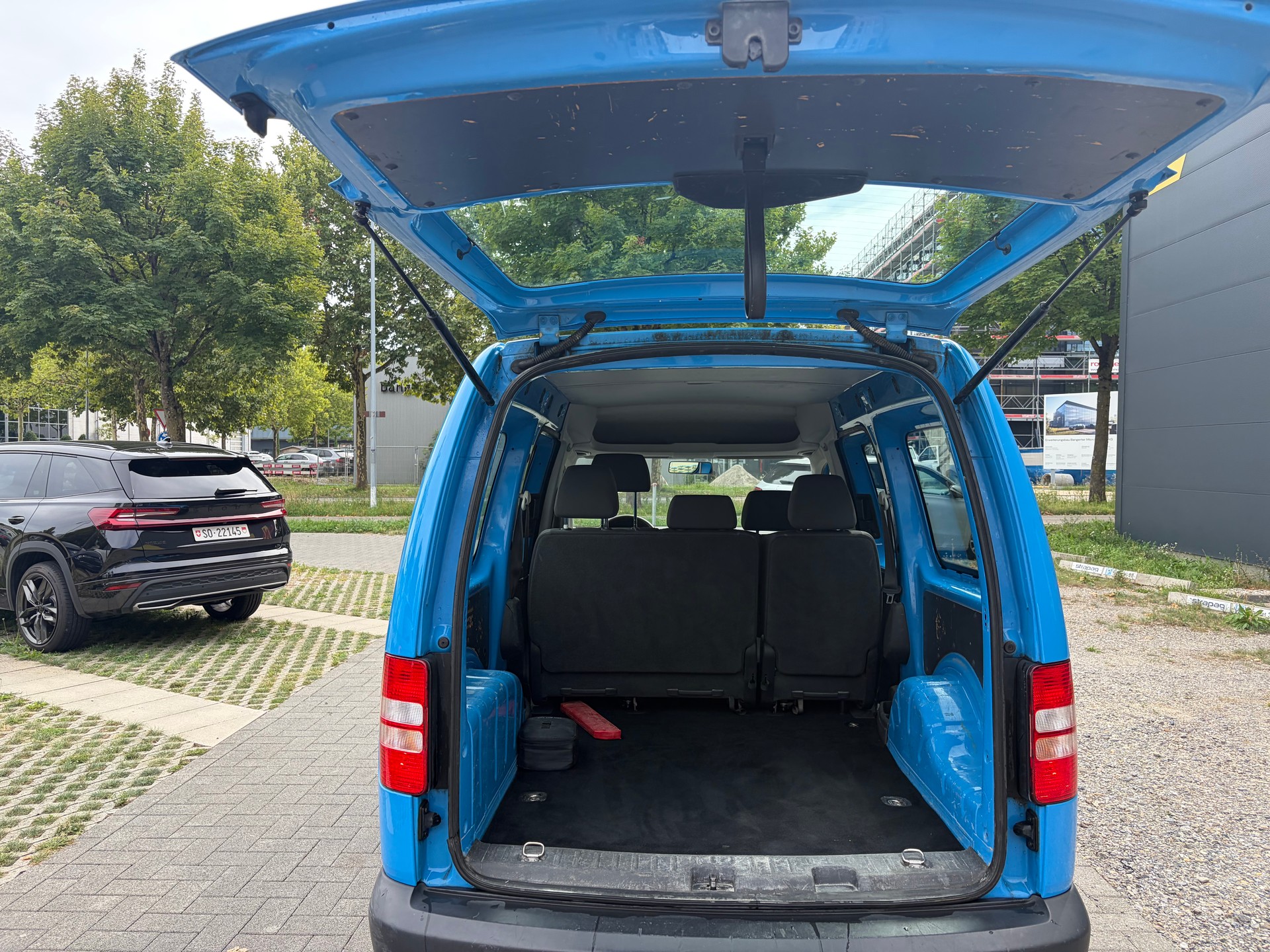 VW Caddy Maxi 2.0 TDI 4Motion-image-12
