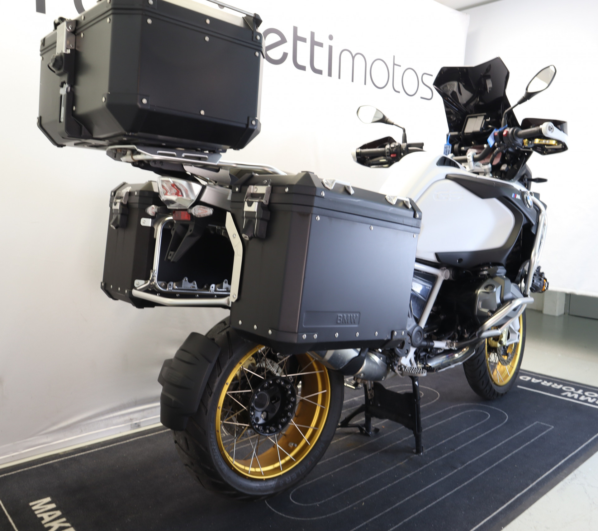 BMW R 1250 GS Adventure-image-2