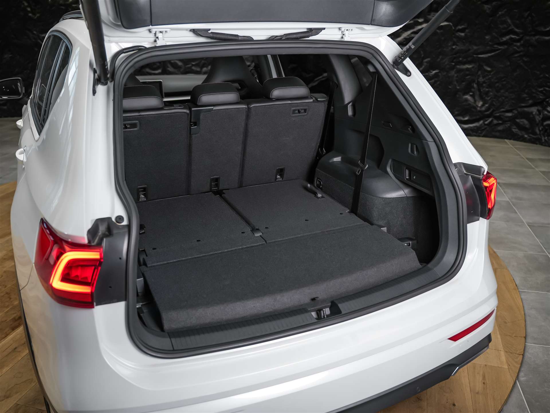 SEAT Tarraco 2.0 TDI CR FR 4Drive DSG *7 Sitze*Panorama*Beats*-image-47