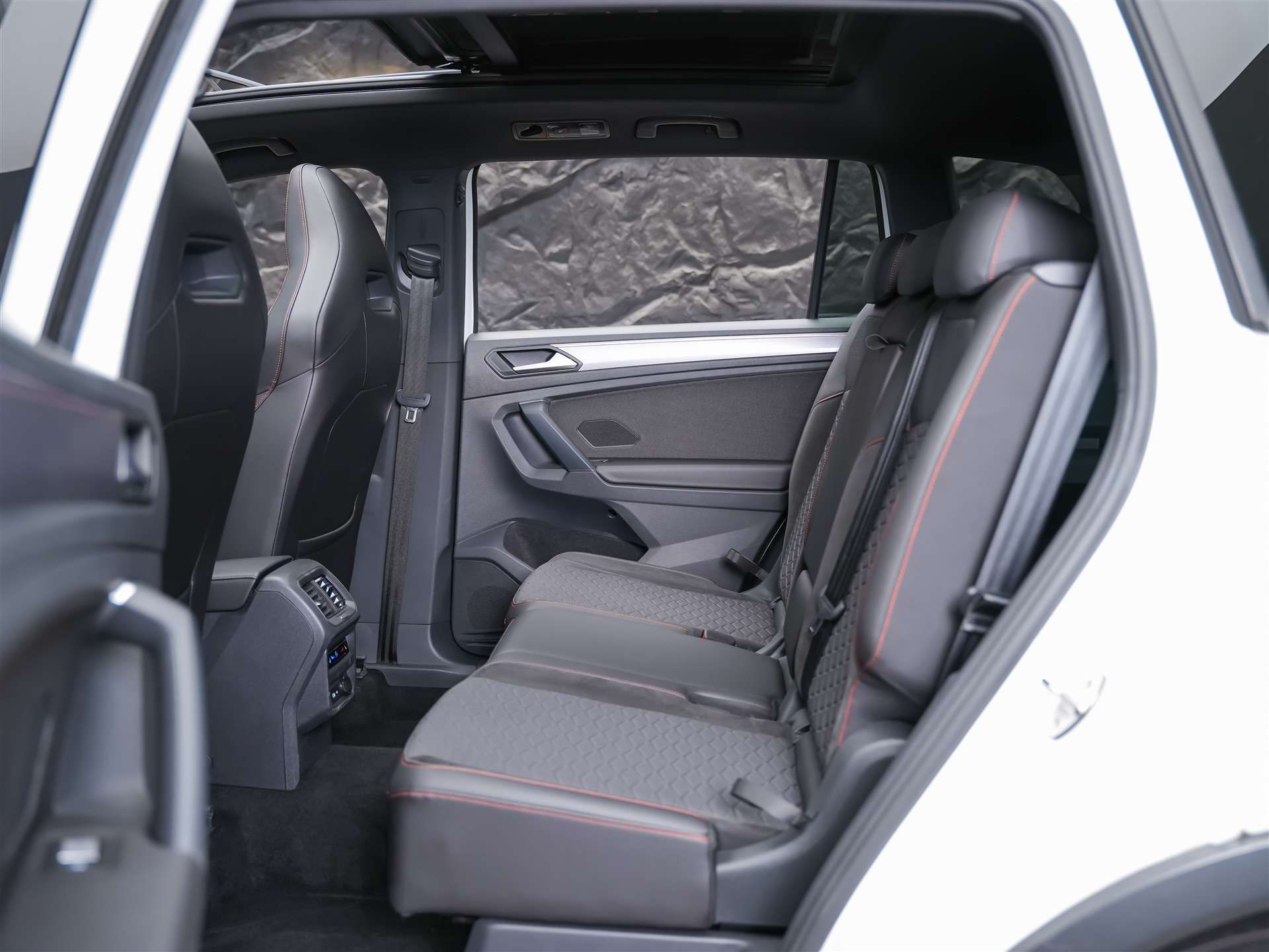 SEAT Tarraco 2.0 TDI CR FR 4Drive DSG *7 Sitze*Panorama*Beats*-image-14