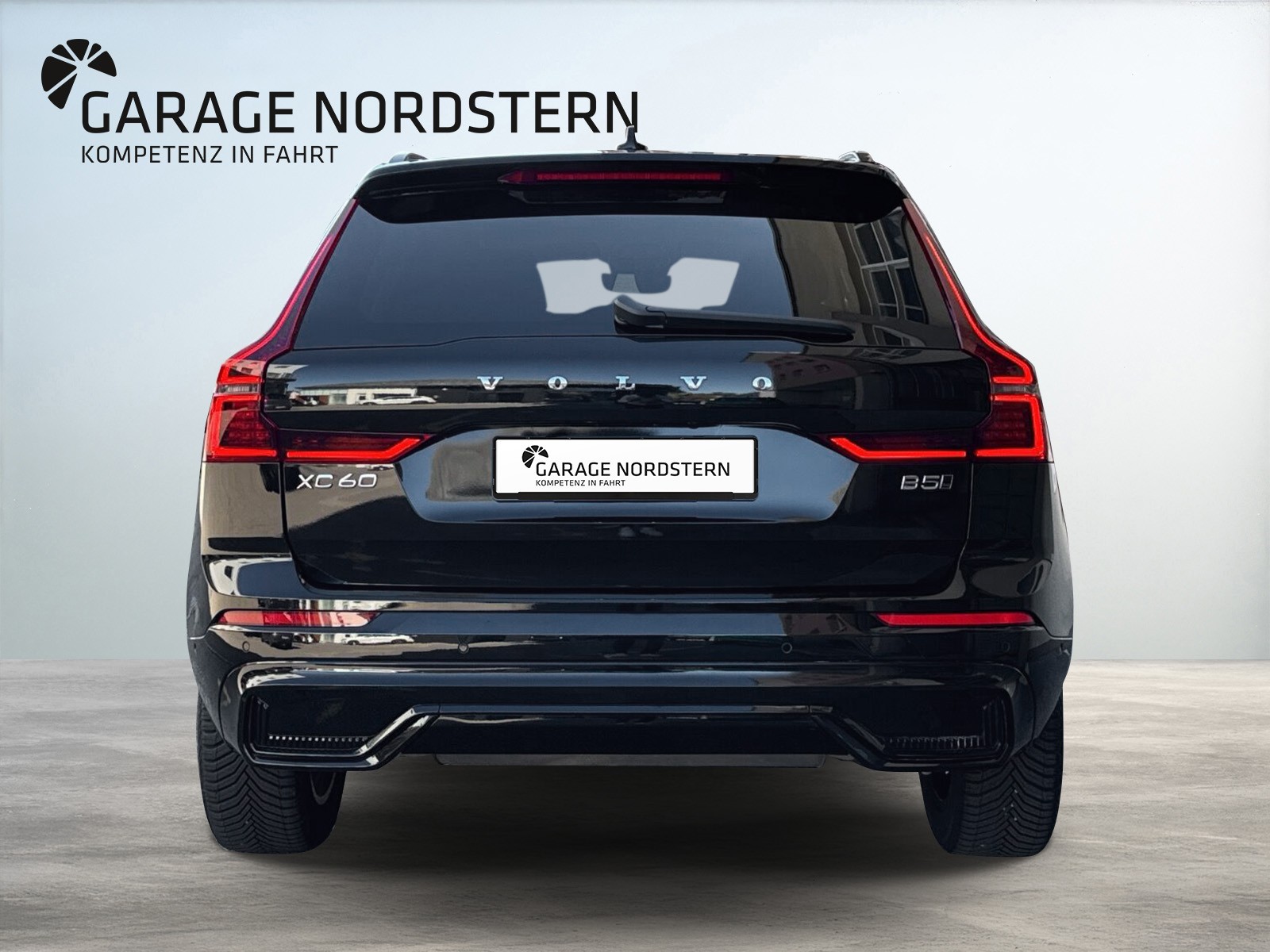 VOLVO XC60 2.0 B5 MH Plus Dark AWD-showroom-element-3