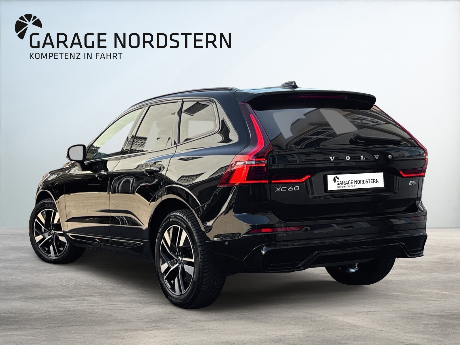 VOLVO XC60 2.0 B5 MH Plus Dark AWD-showroom-element-2