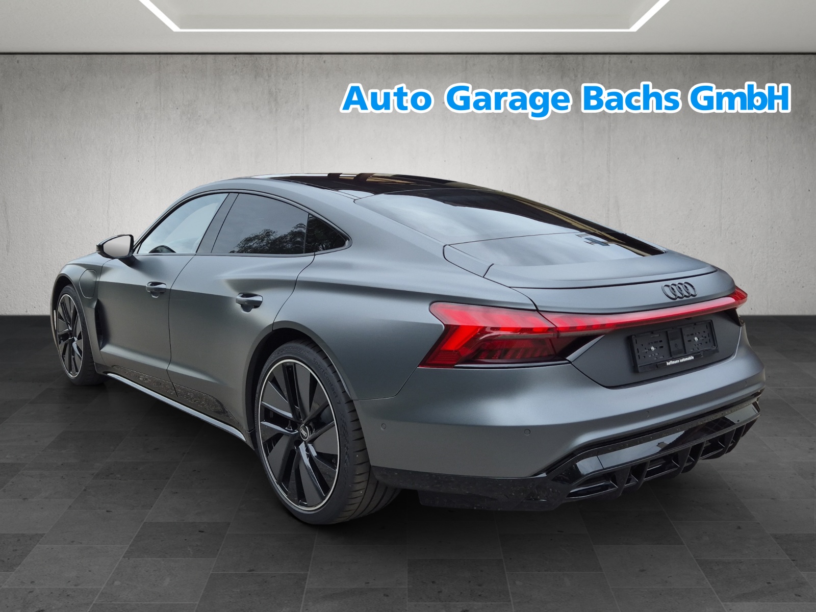AUDI e-tron GT quattro-showroom-element-2