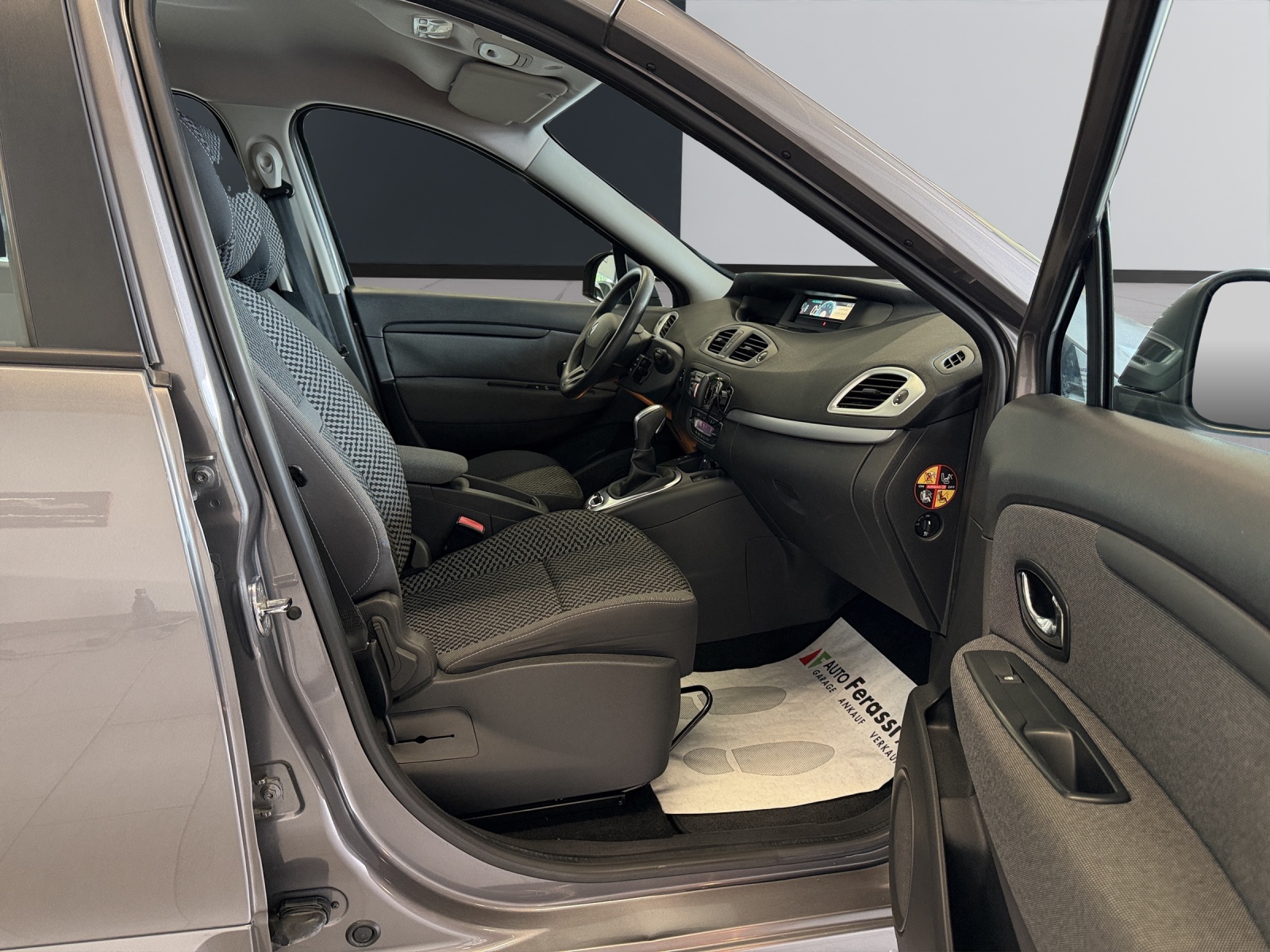 RENAULT Scénic 1.5 dCi Expression EDC-image-21