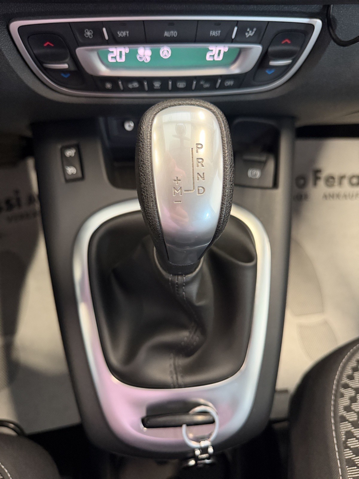 RENAULT Scénic 1.5 dCi Expression EDC-image-19