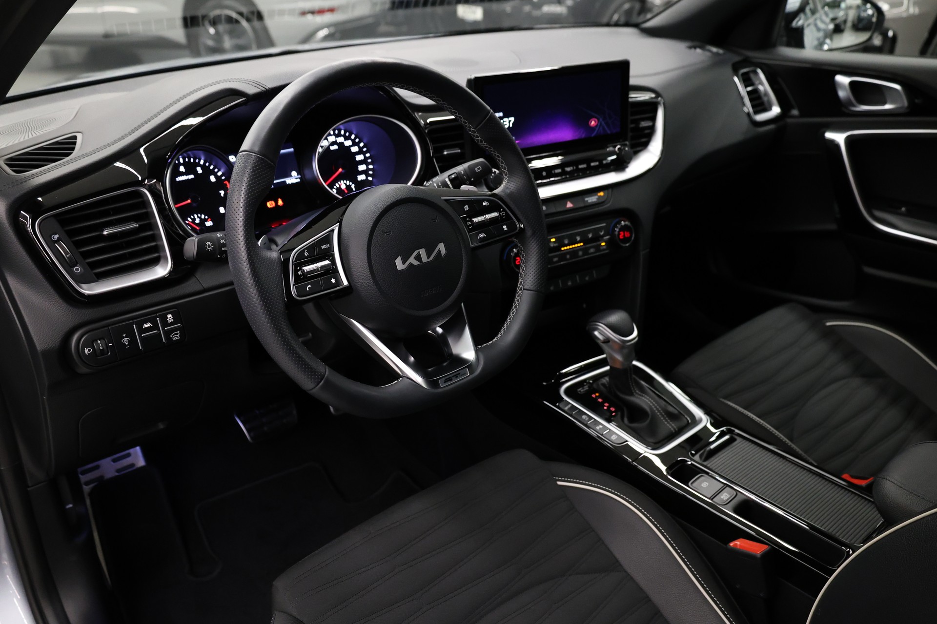 KIA Ceed SW 1.5 T-GDi GT-Line-image-16