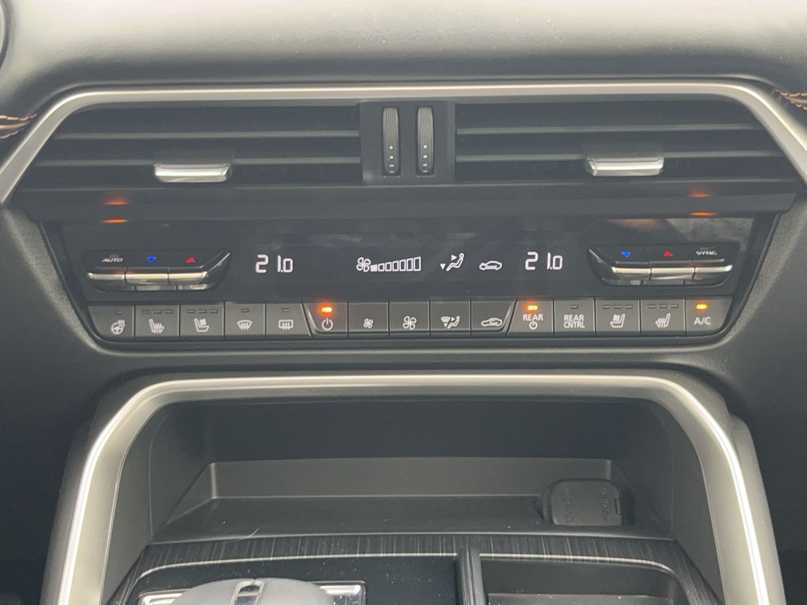 MAZDA CX-60 e-Skyactiv PHEV 327 AWD Homura Plus-image-10