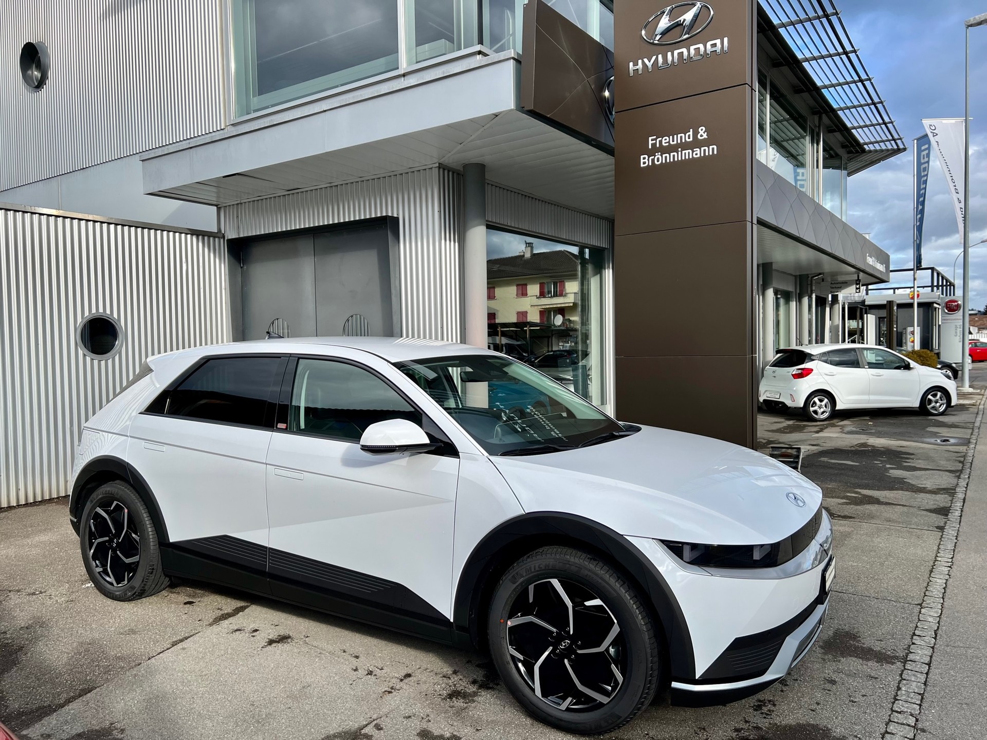 HYUNDAI Ioniq 5 77kWh Origo 4WD-showroom-element-1
