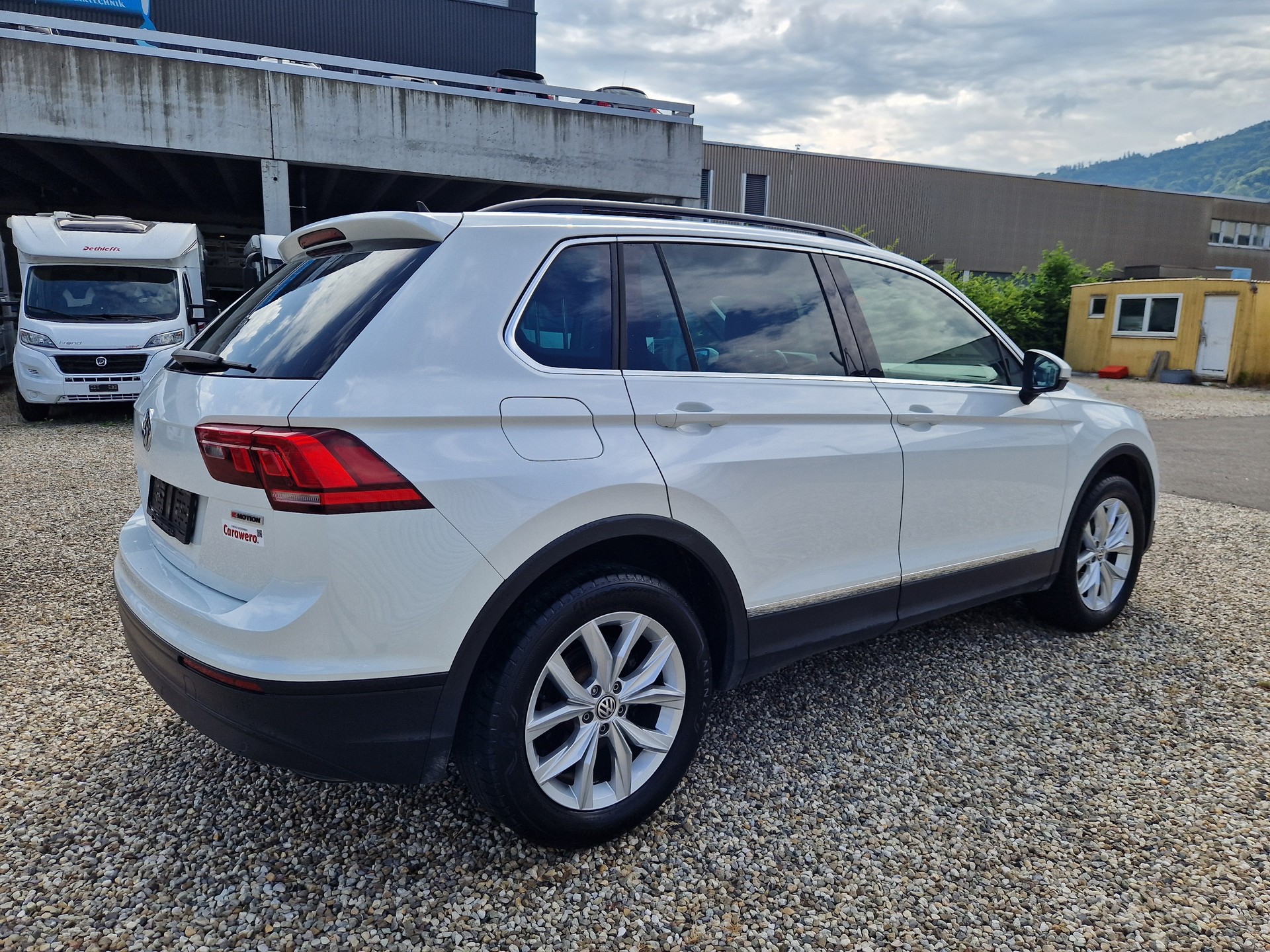 VW Tiguan 2.0 TDI SCR Comfortline 4Motion DSG-image-5