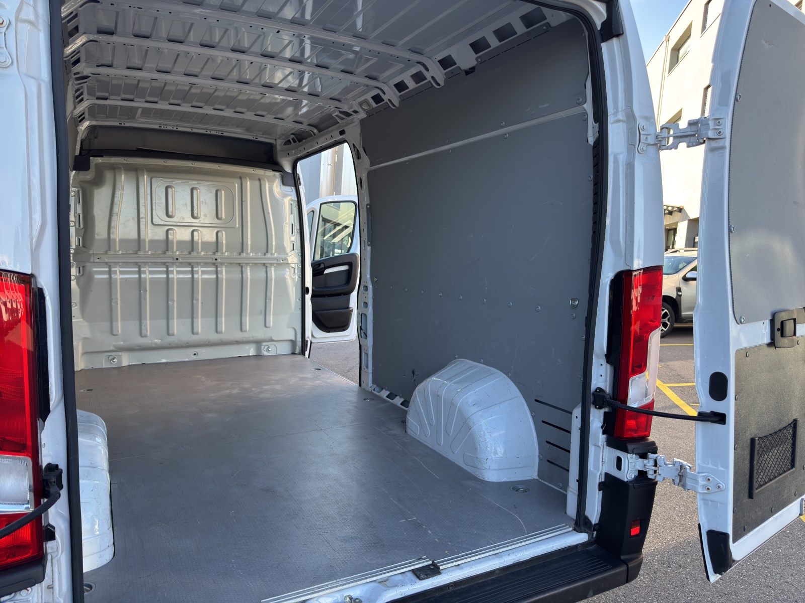 CITROEN Jumper 35 2.2 BlueHDi 140 L3H2-image-22