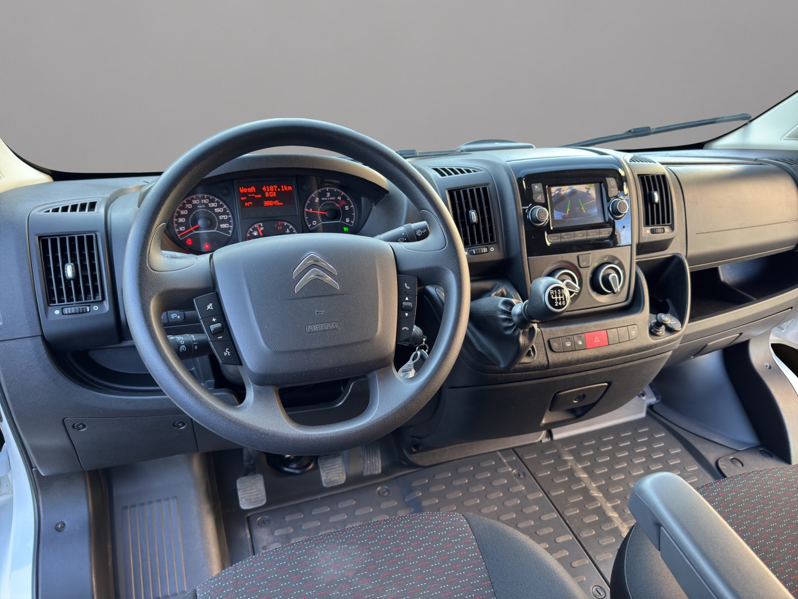 CITROEN Jumper 35 2.2 BlueHDi 140 L3H2-image-13