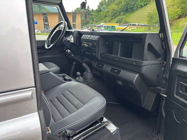 LAND ROVER Defender 90 SW 2.5 Td5-image-8