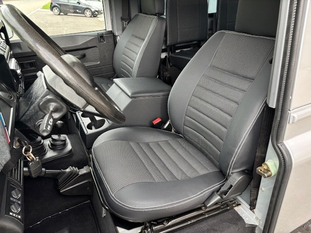 LAND ROVER Defender 90 SW 2.5 Td5-image-6