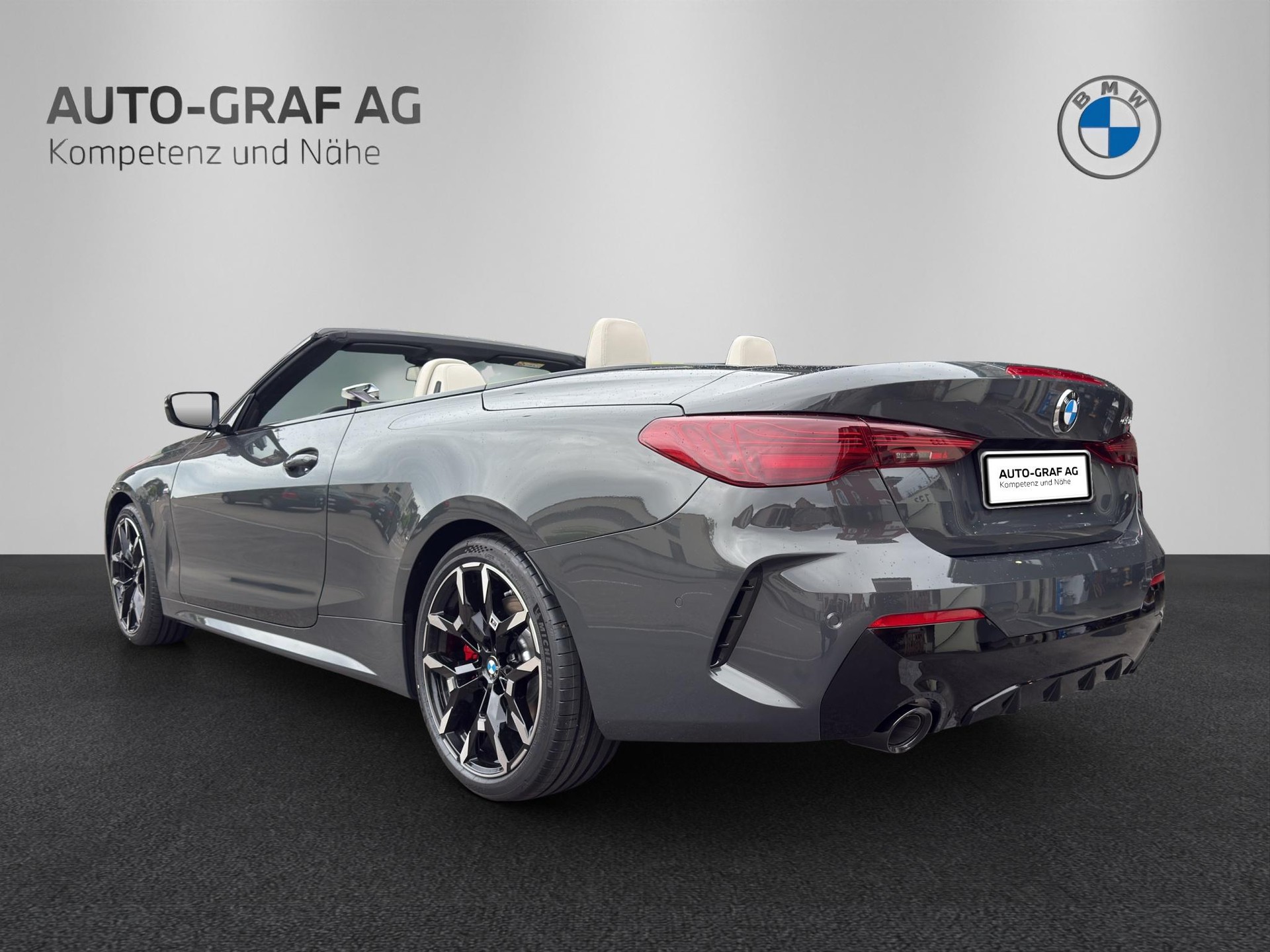 BMW 420i Cabrio M Sport Pro-showroom-element-2