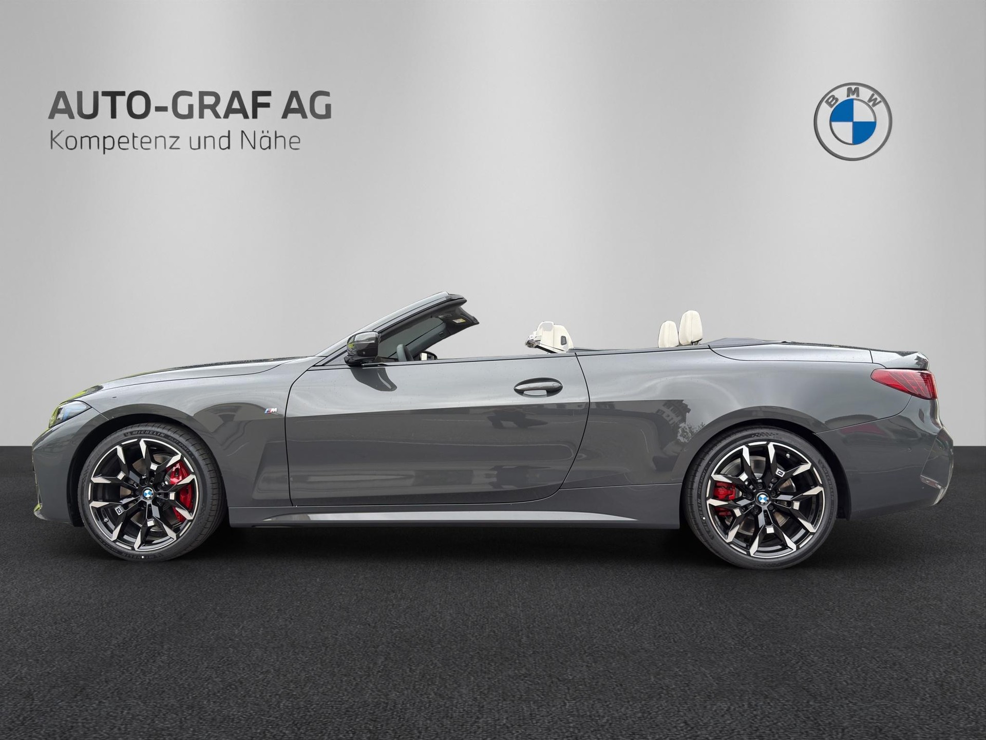 BMW 420i Cabrio M Sport Pro-showroom-element-1