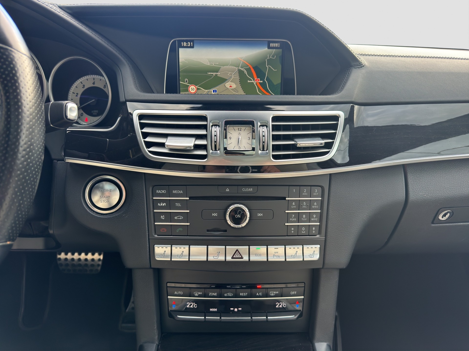 MERCEDES-BENZ E 500 Avantgarde 4Matic 7G-Tronic-image-4