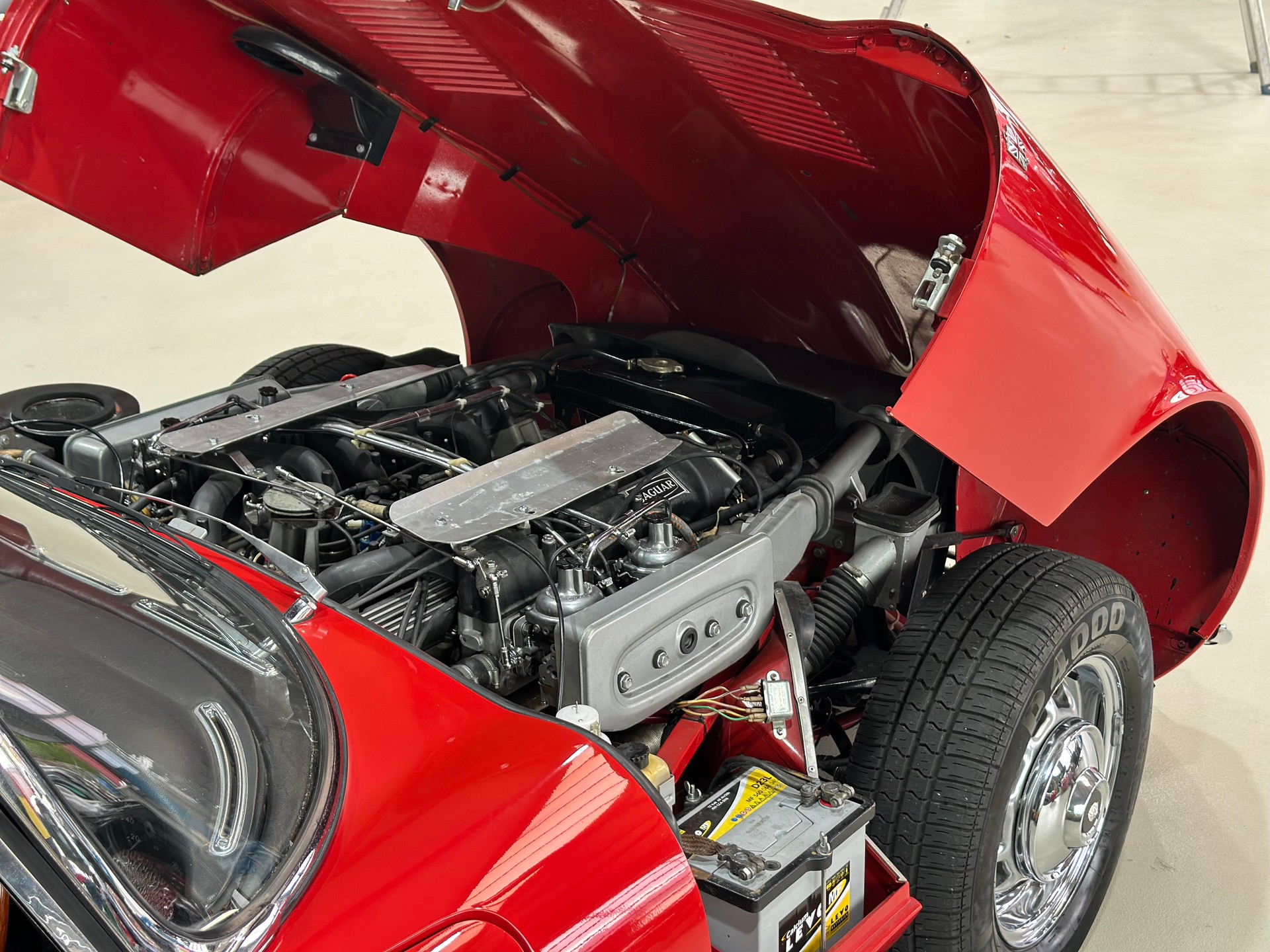 JAGUAR E TYPE V12-image-10