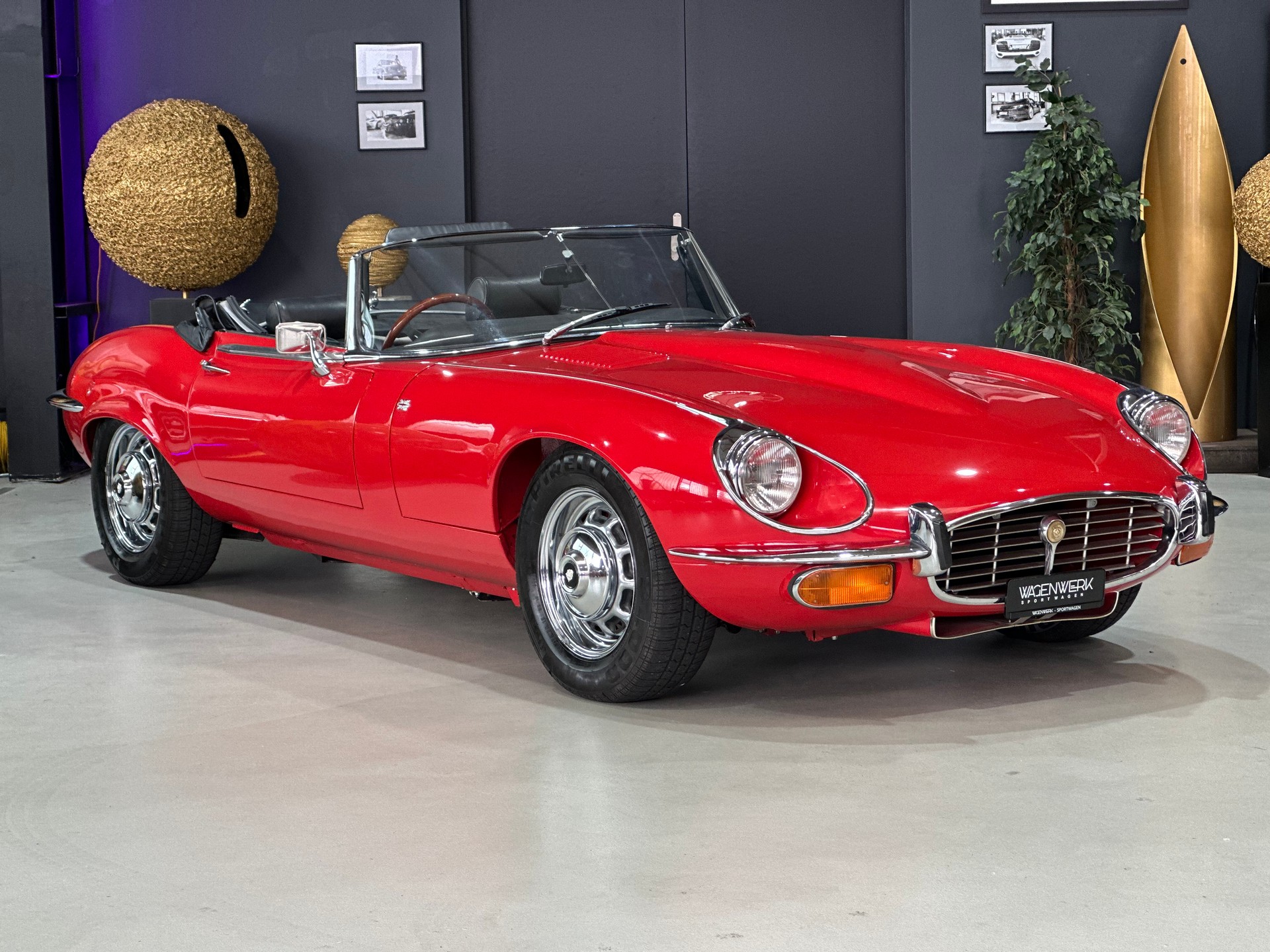 JAGUAR E TYPE V12-showroom-element-1