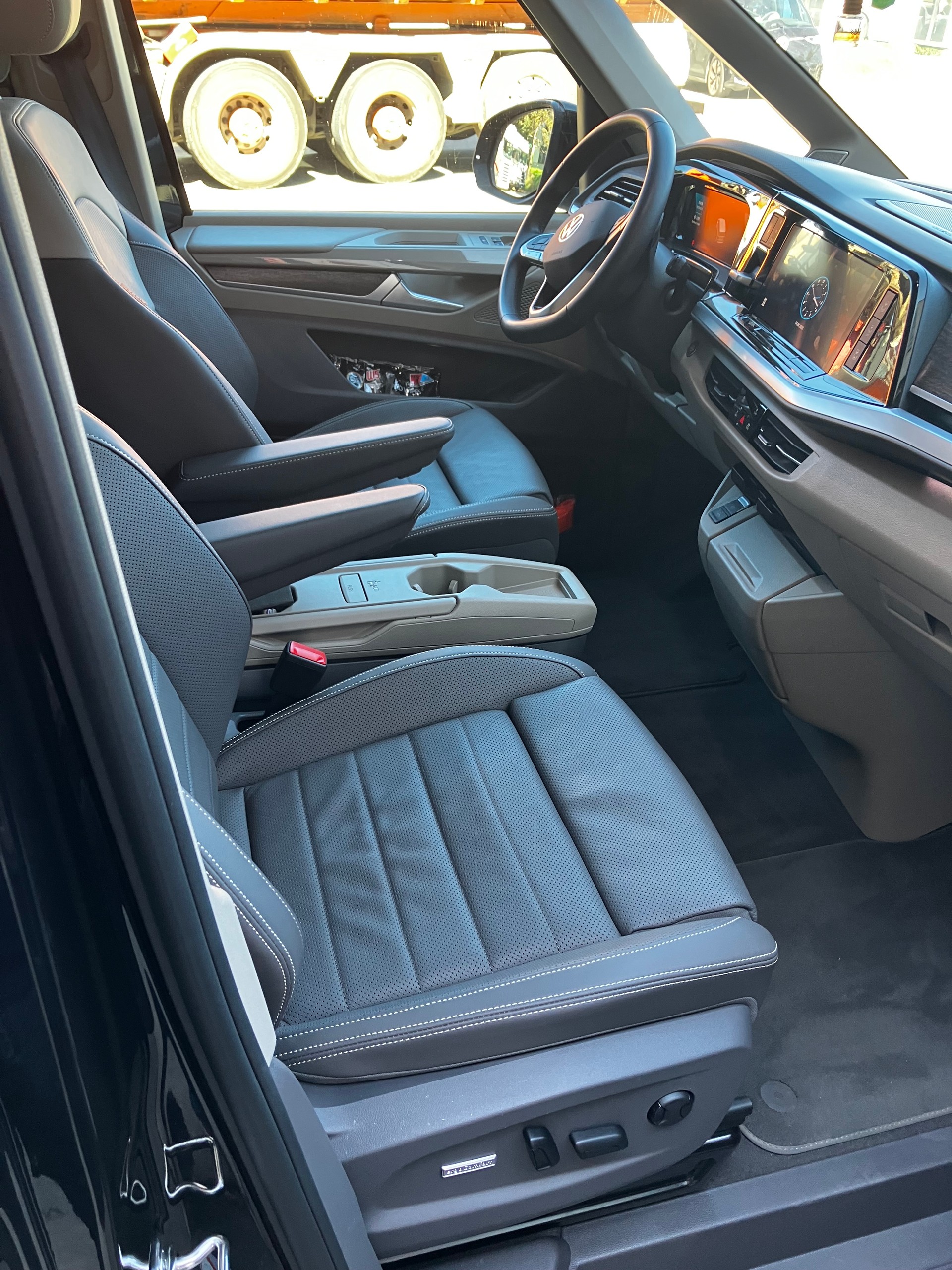 VW Multivan 2.0 TDI Style DSG-image-9