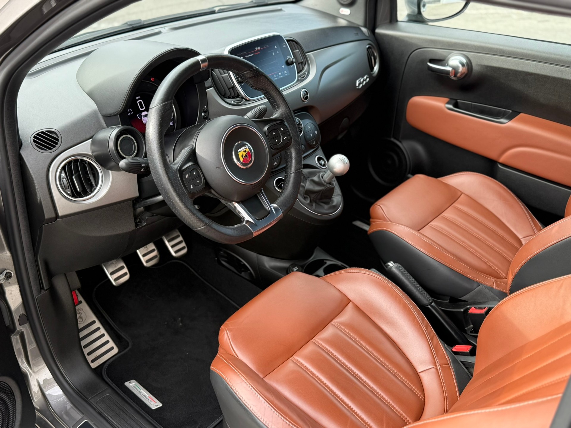 FIAT 595 1.4 16V Turbo Abarth Turismo-image-9