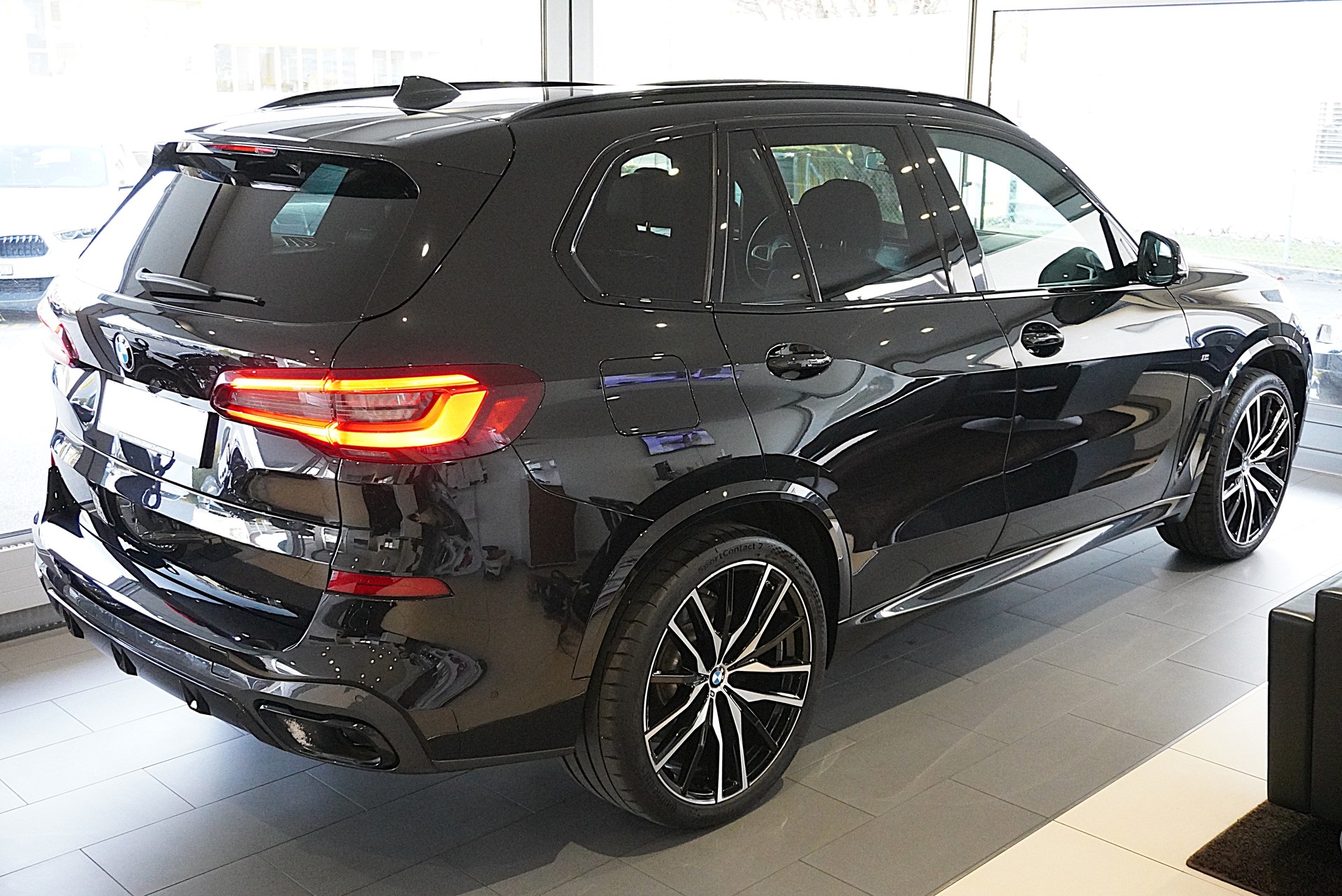 BMW X5 xDrive 48V 40d M Sport Steptronic-image-4