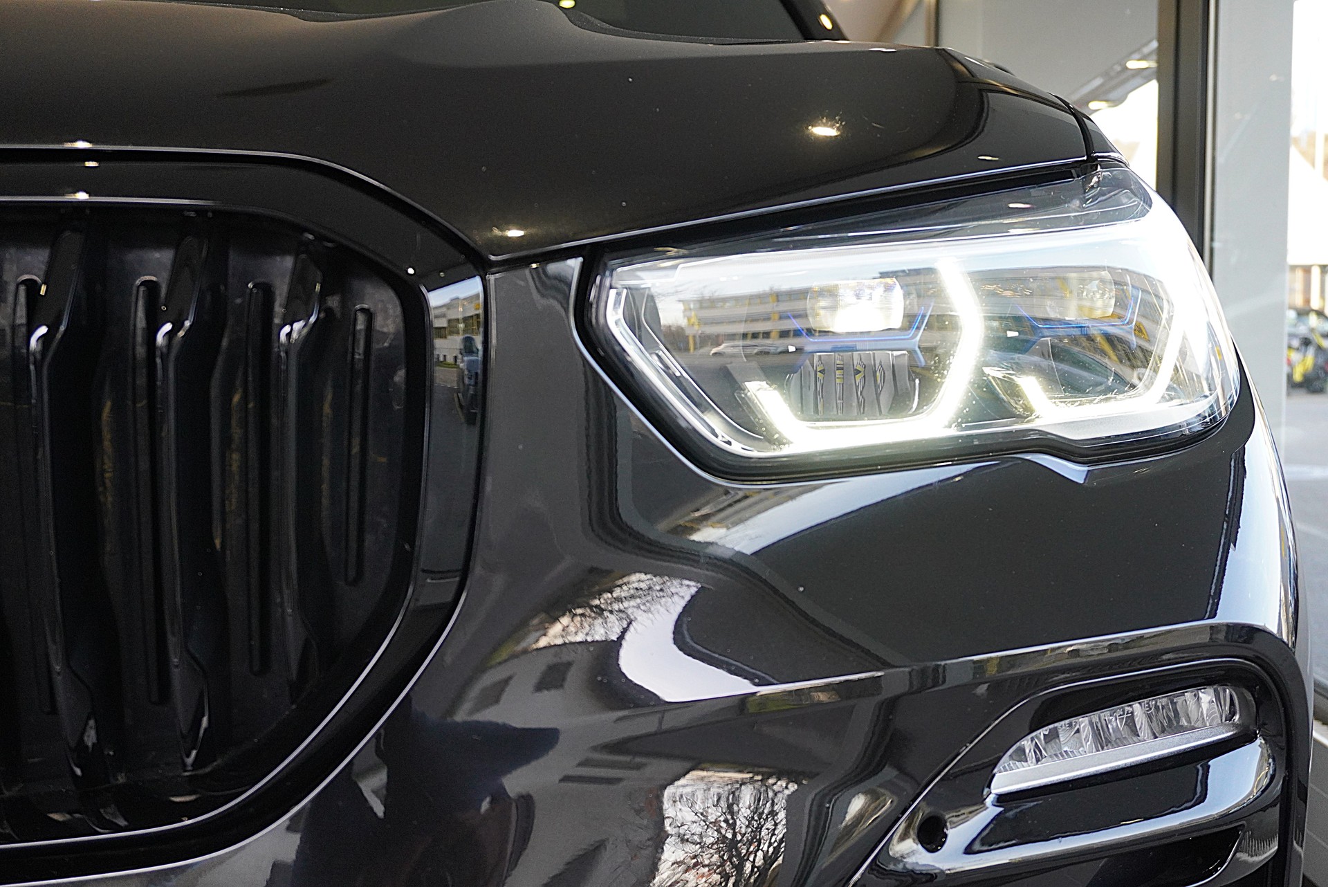 BMW X5 xDrive 48V 40d M Sport Steptronic-image-23
