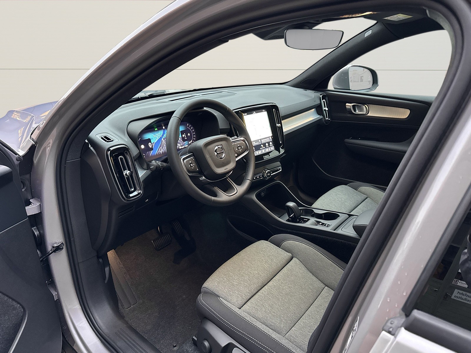 VOLVO XC40 2.0 B3 MH XCITE-image-6