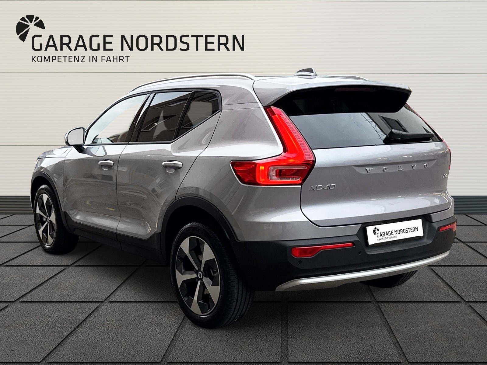 VOLVO XC40 2.0 B3 MH XCITE-showroom-element-2