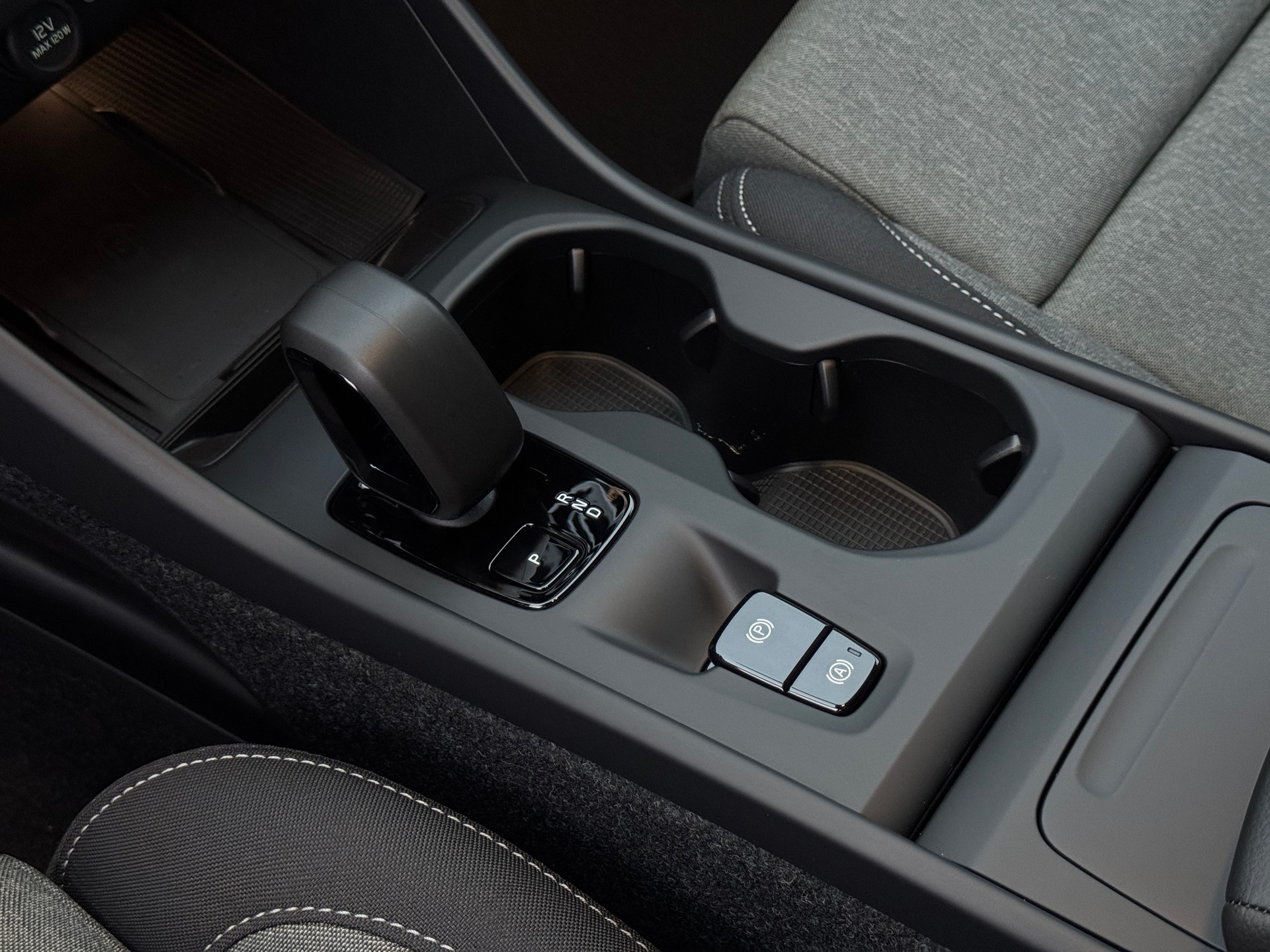 VOLVO XC40 2.0 B3 MH XCITE-image-15