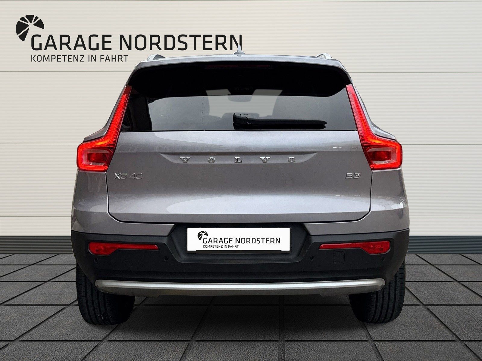 VOLVO XC40 2.0 B3 MH XCITE-showroom-element-3