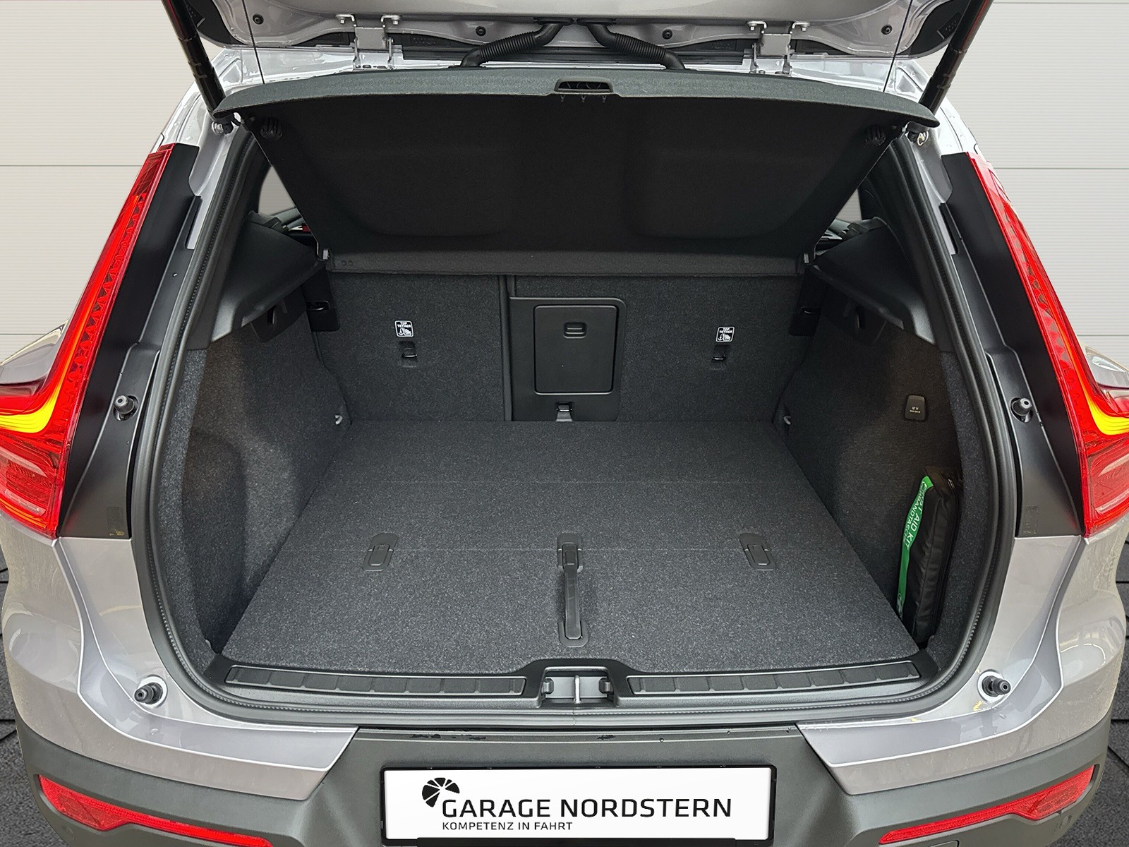 VOLVO XC40 2.0 B3 MH XCITE-image-9