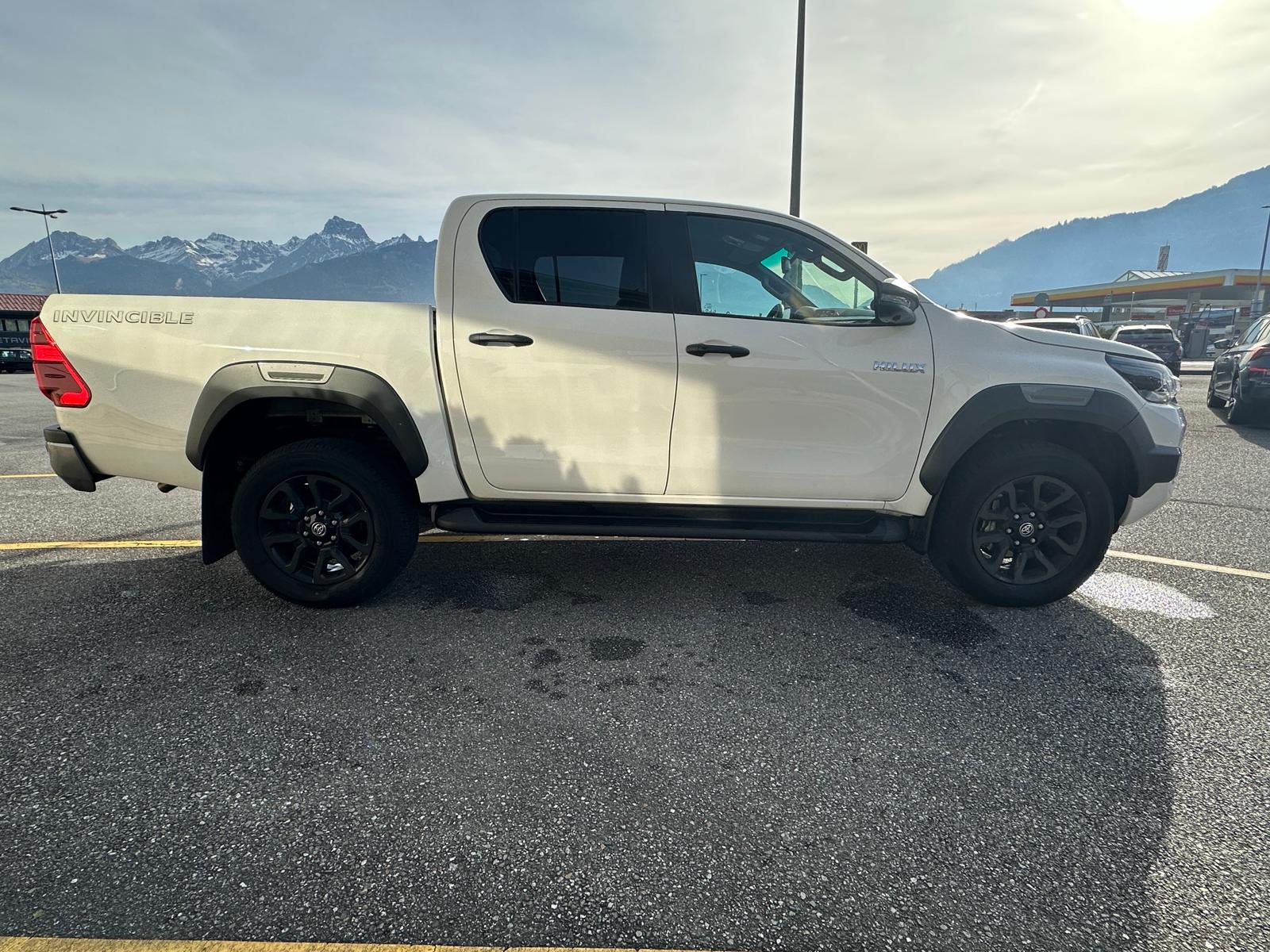 TOYOTA Hilux 2.8D-4D MHEV Invincible Double Cab 4x4 A-image-5
