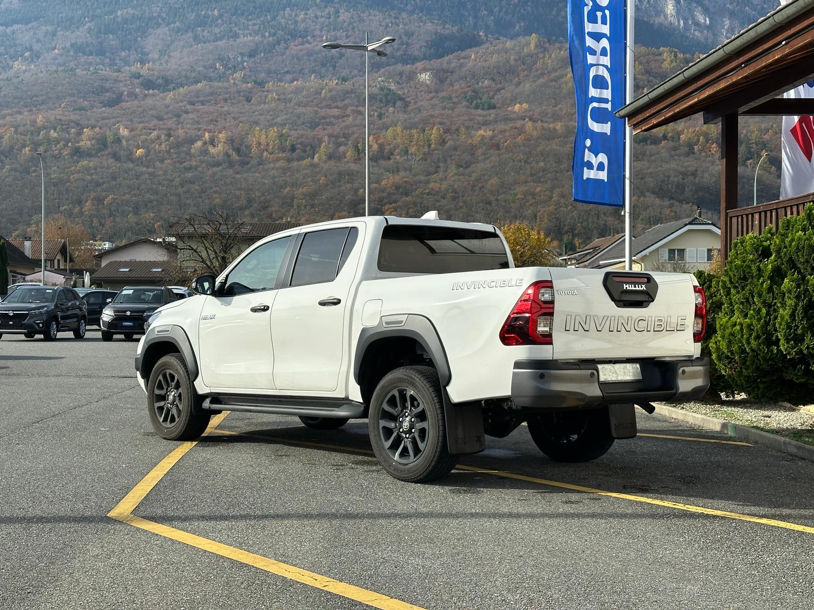 TOYOTA Hilux 2.8D-4D MHEV Invincible Double Cab 4x4 A-image-2