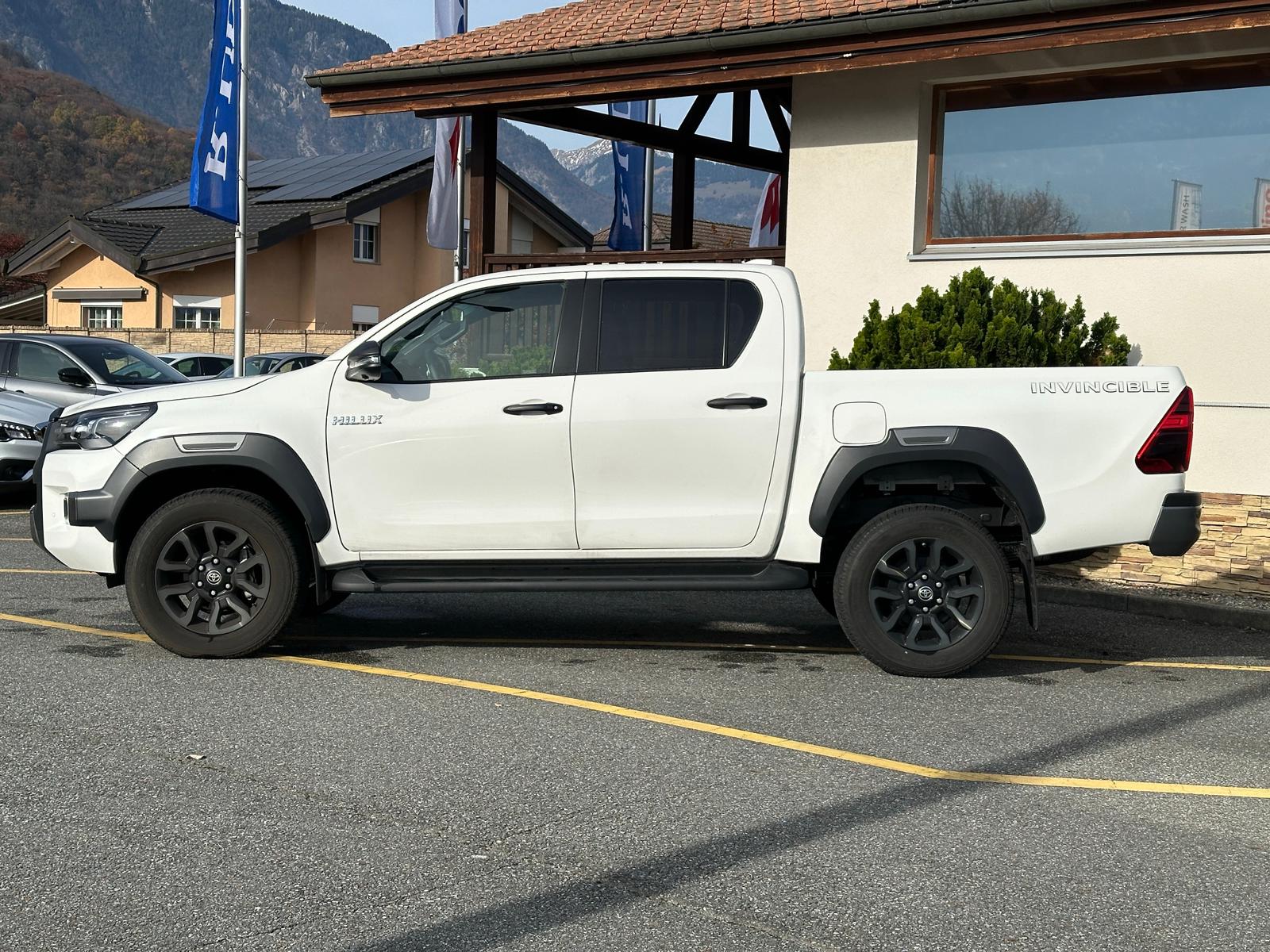 TOYOTA Hilux 2.8D-4D MHEV Invincible Double Cab 4x4 A-image-1