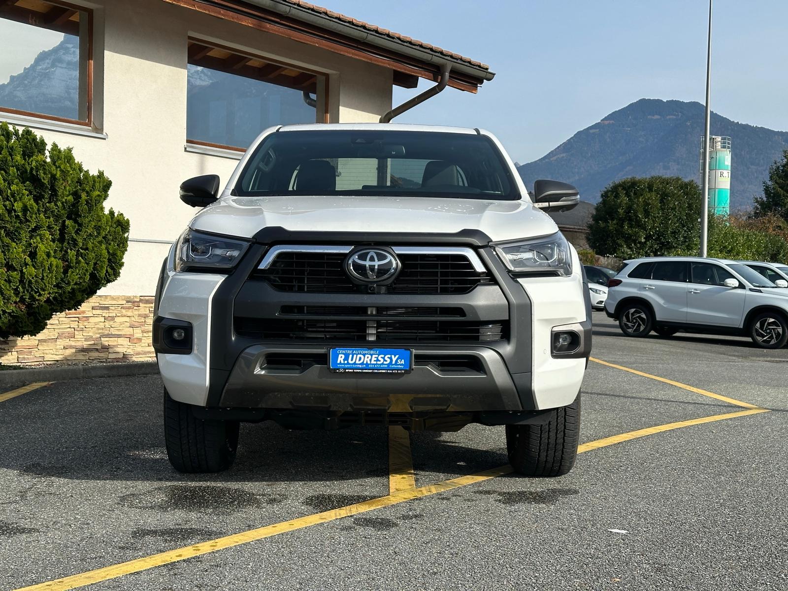 TOYOTA Hilux 2.8D-4D MHEV Invincible Double Cab 4x4 A-image-7