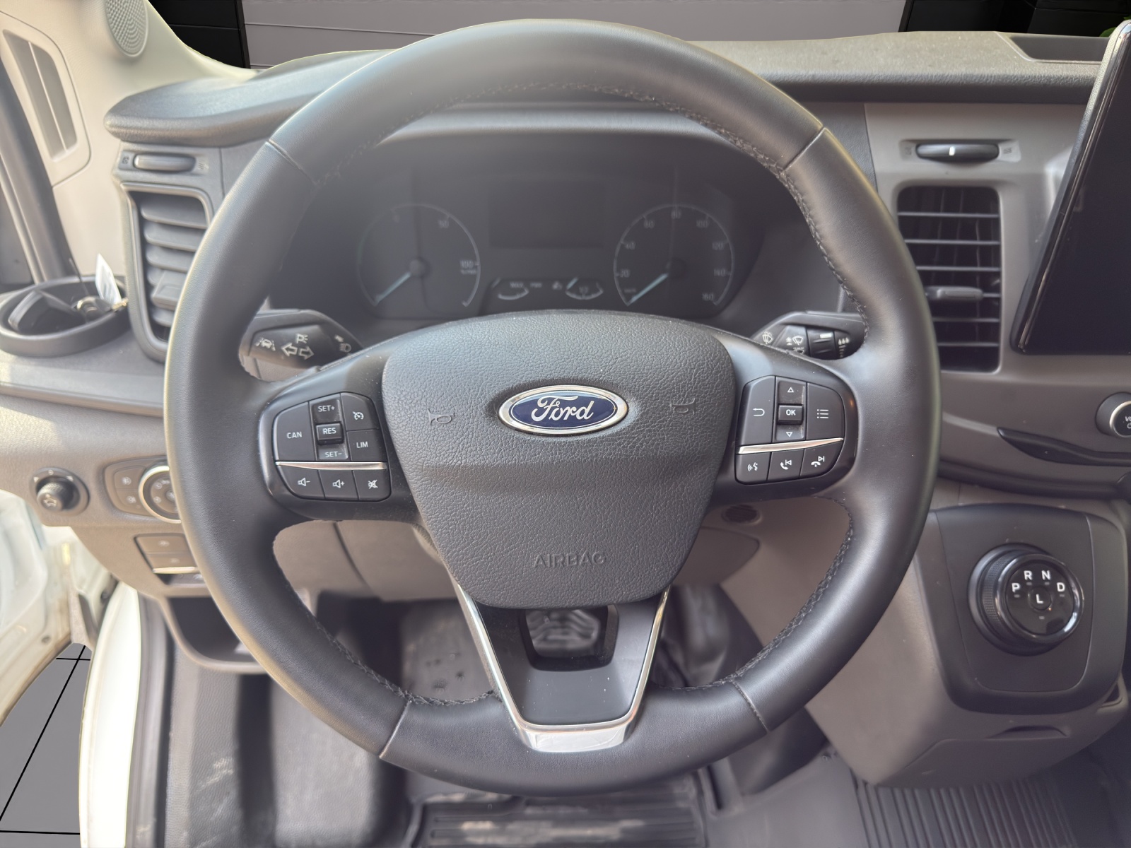 FORD E-Transit Van 390 L2 Trend RWD 68kWh-image-13