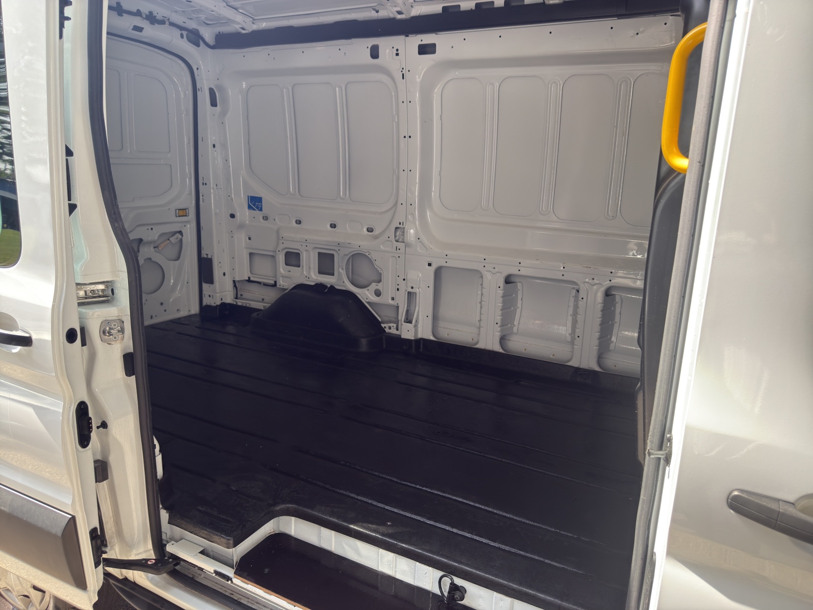 FORD E-Transit Van 390 L2 Trend RWD 68kWh-image-10