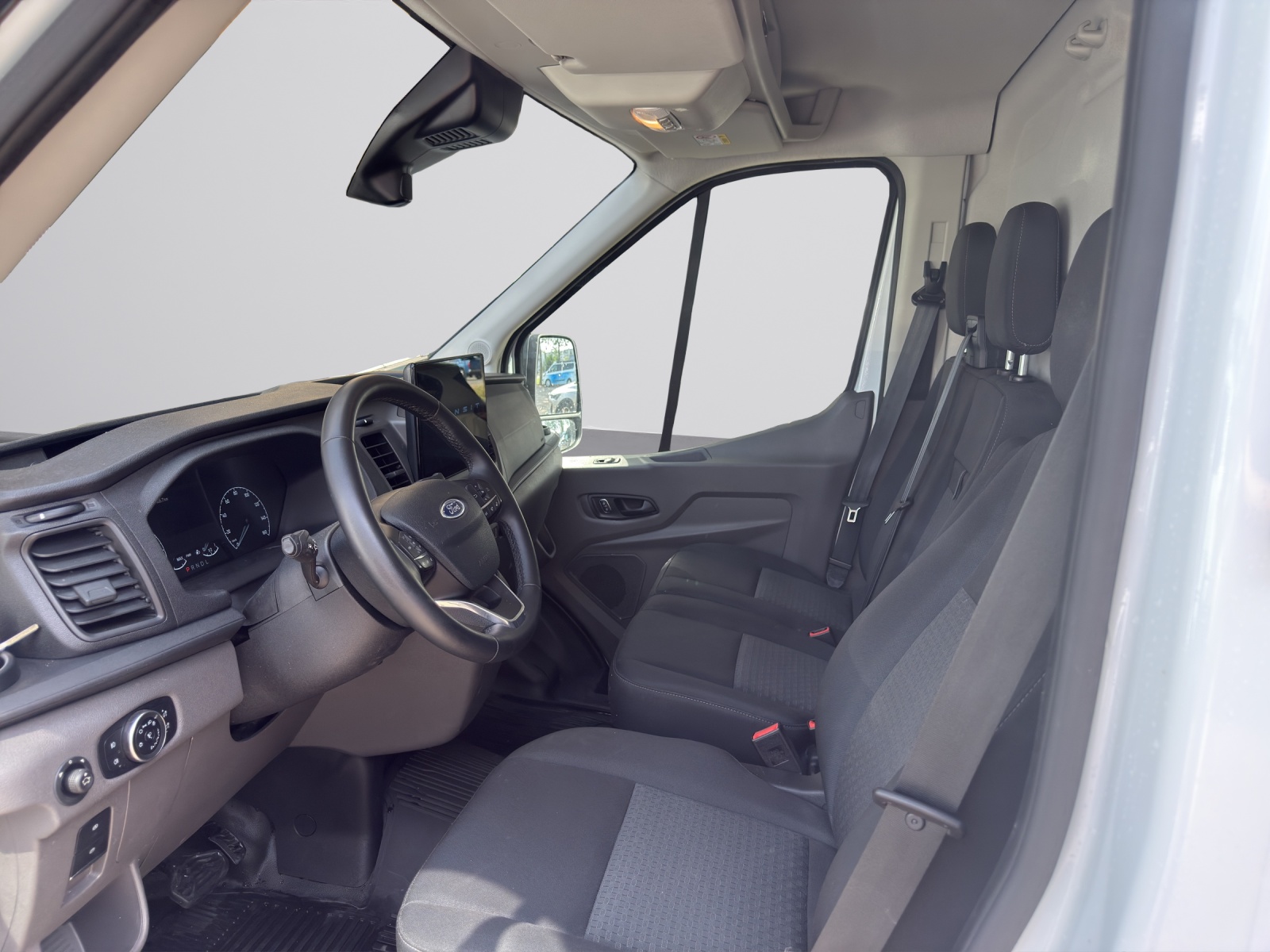 FORD E-Transit Van 390 L2 Trend RWD 68kWh-image-4