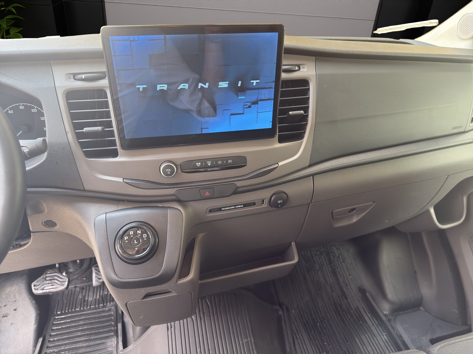 FORD E-Transit Van 390 L2 Trend RWD 68kWh-image-12