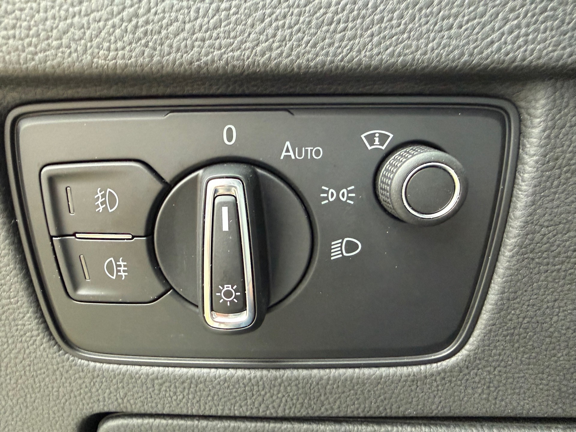 VW Passat Variant 2.0 TSI R-Line Edition 4Motion DSG-image-6