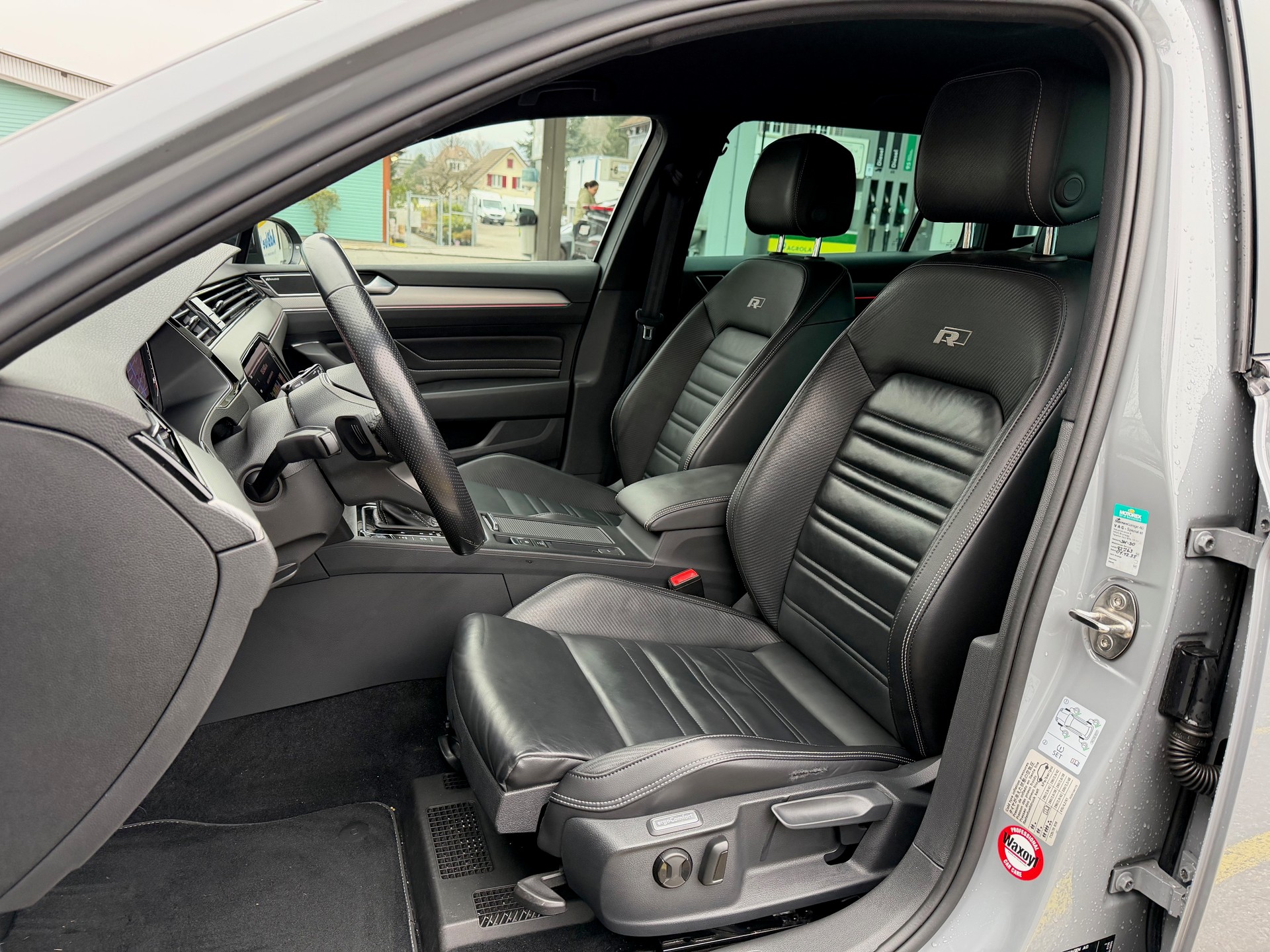VW Passat Variant 2.0 TSI R-Line Edition 4Motion DSG-image-4
