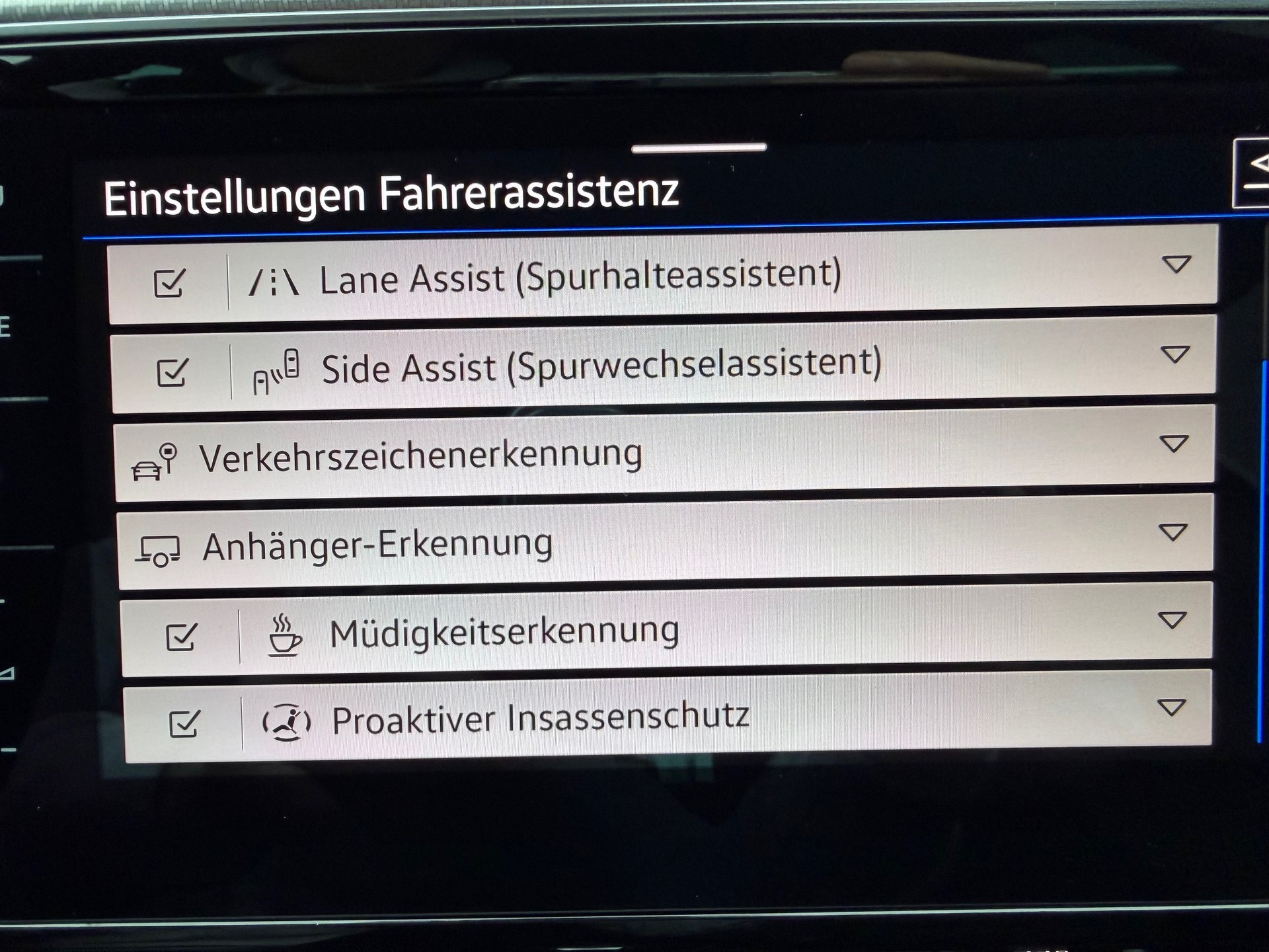 VW Passat Variant 2.0 TSI R-Line Edition 4Motion DSG-image-15