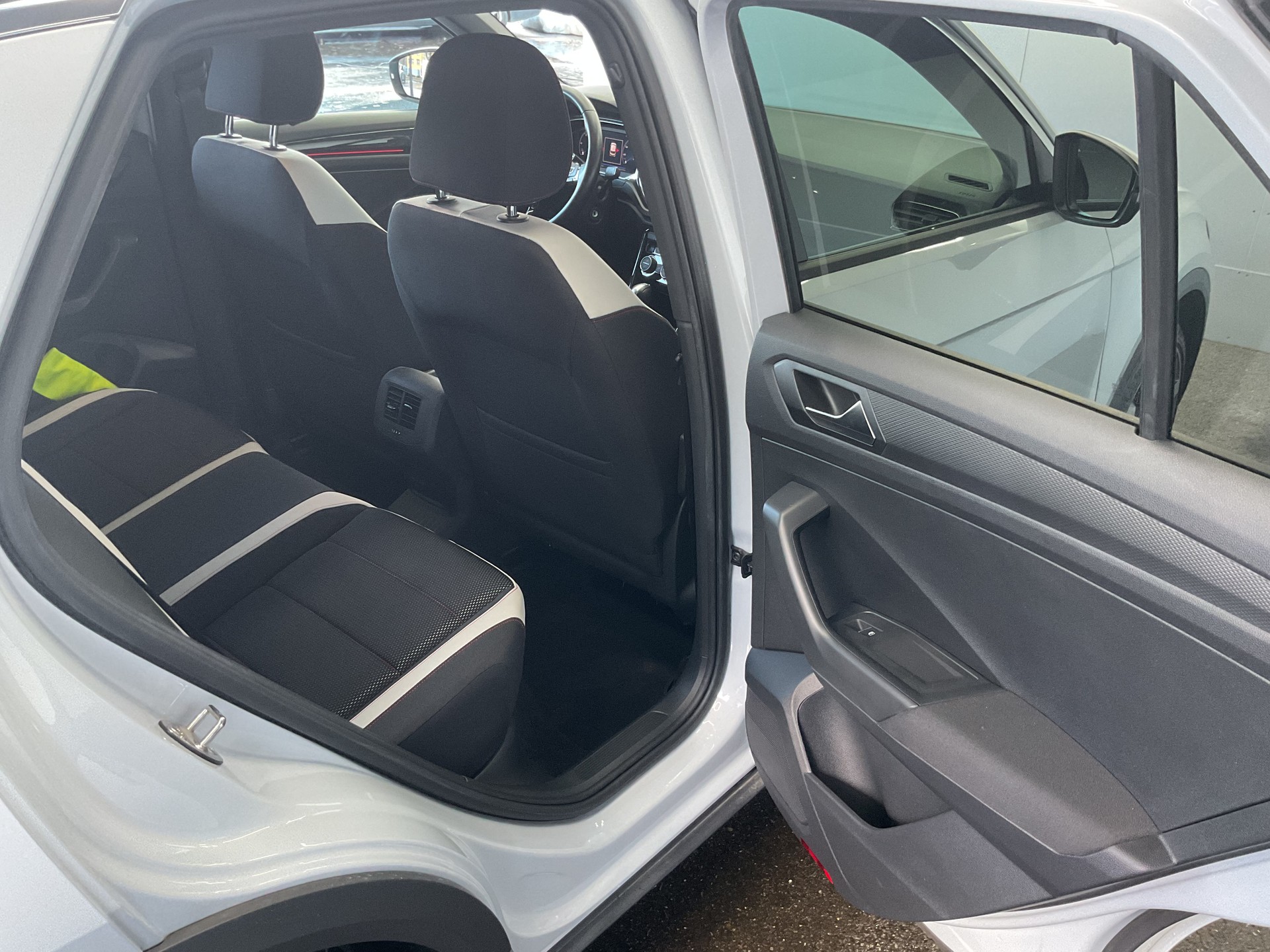 VW T-Roc 2.0 TDI SCR Sport DSG 4Motion-image-9