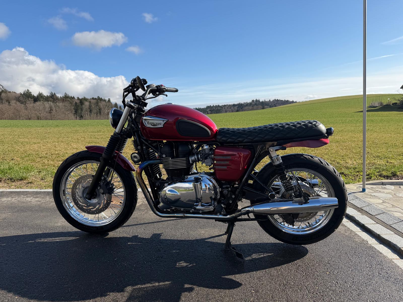TRIUMPH Bonneville 900 i T 100-image-1